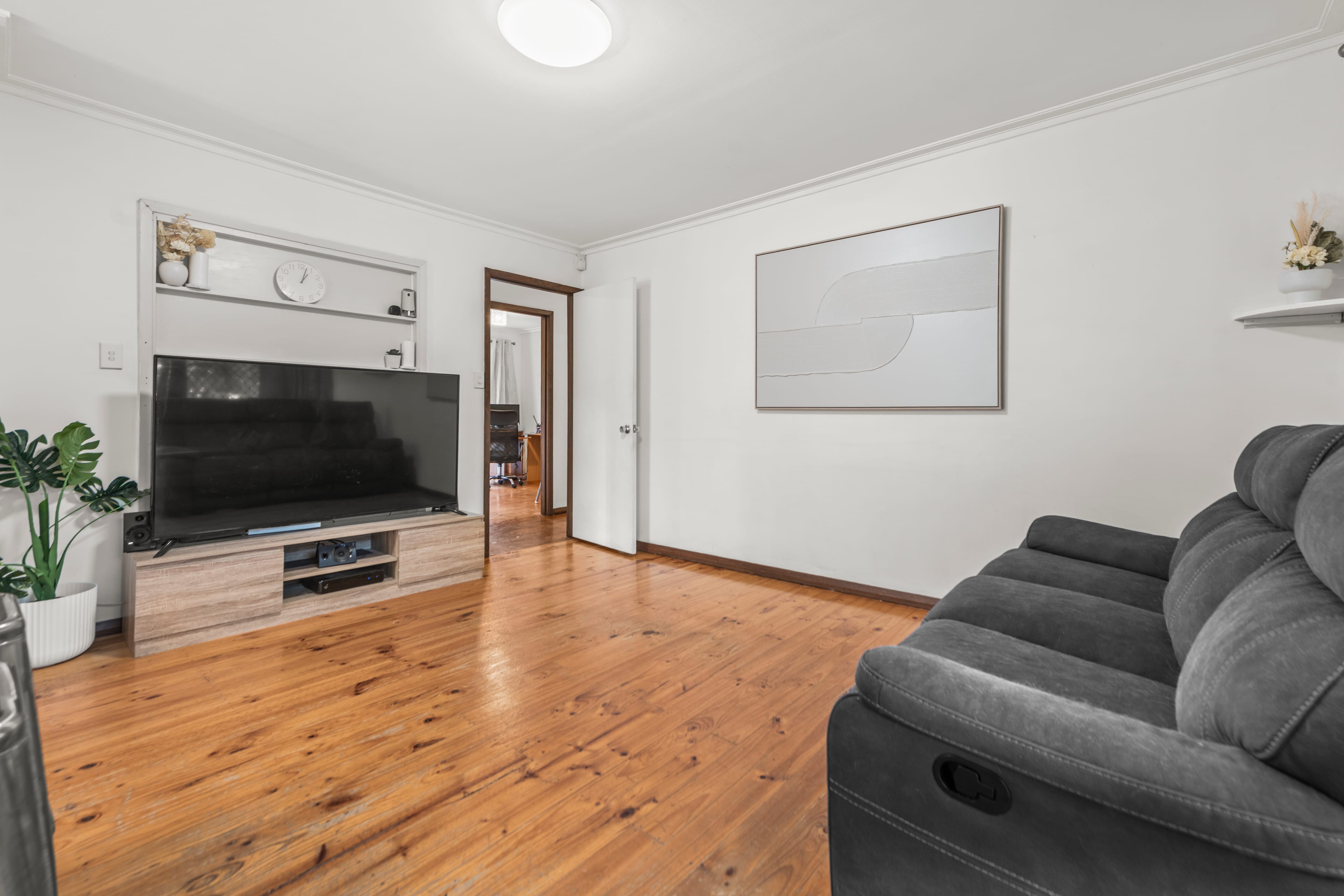16 Tunbridge Way, Ferntree Gully — listing photograph 8