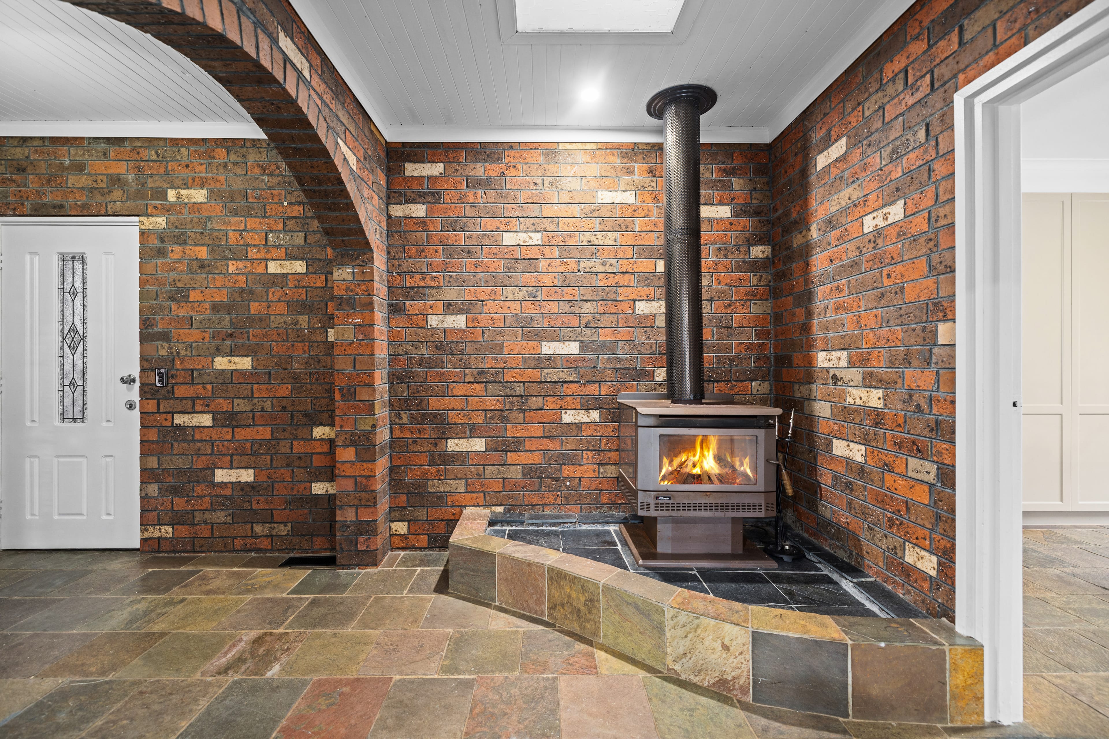 28 Renwick Road, Ferntree Gully — listing photograph 5