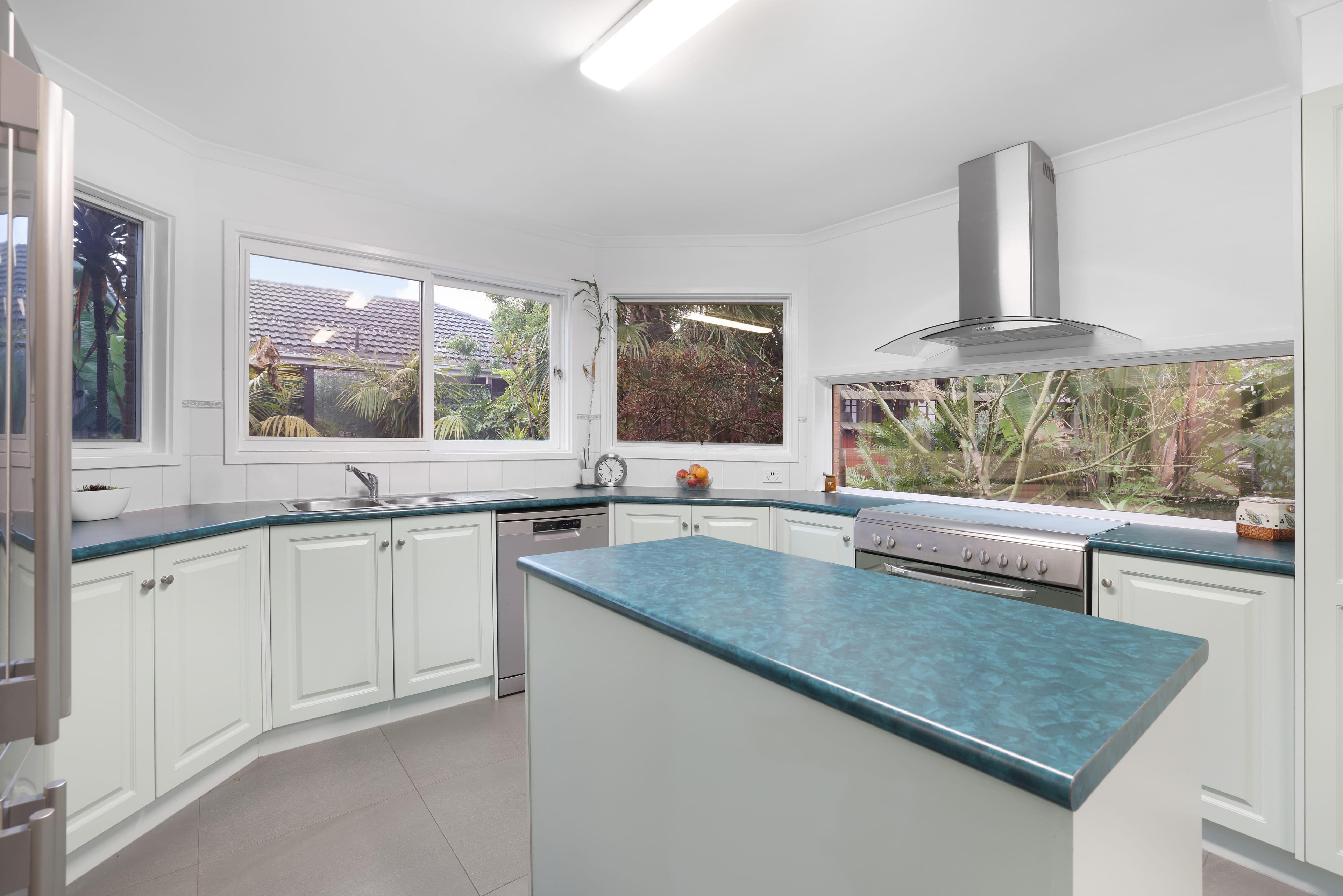 18 Ramsay Street, Bayswater North — listing photograph 11