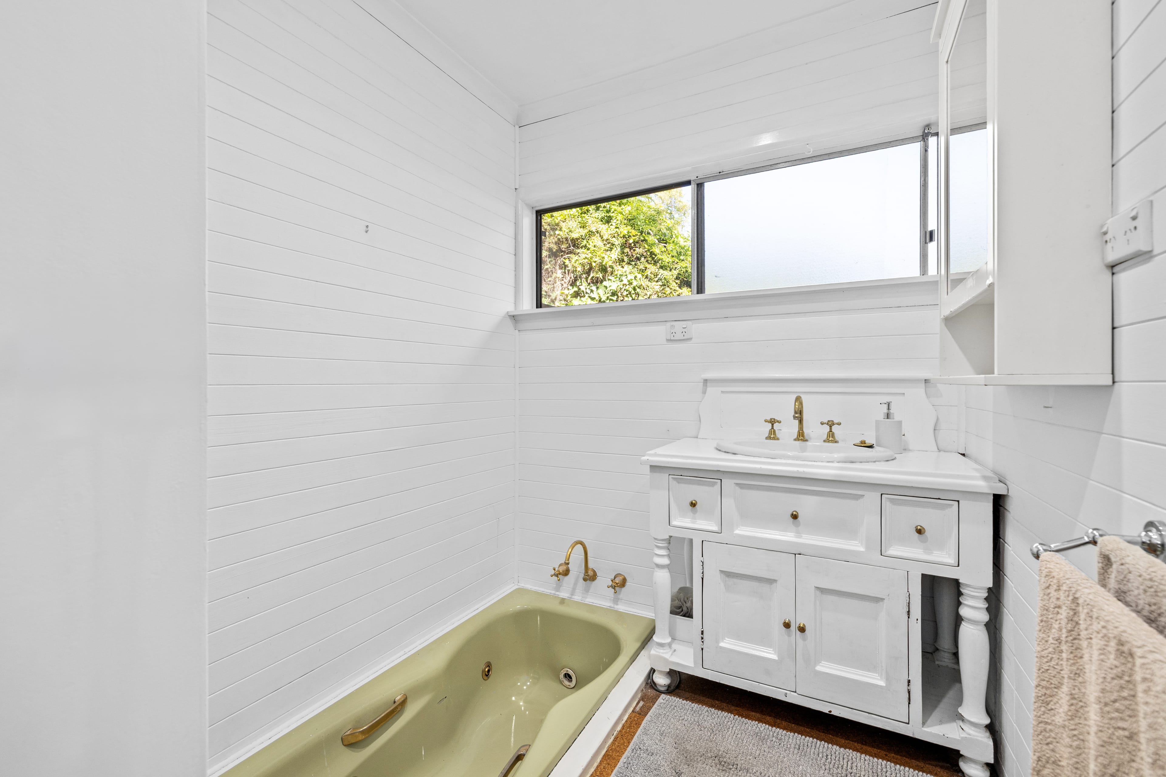 39 Old Belgrave Road, Upper Ferntree Gully — listing photograph 9