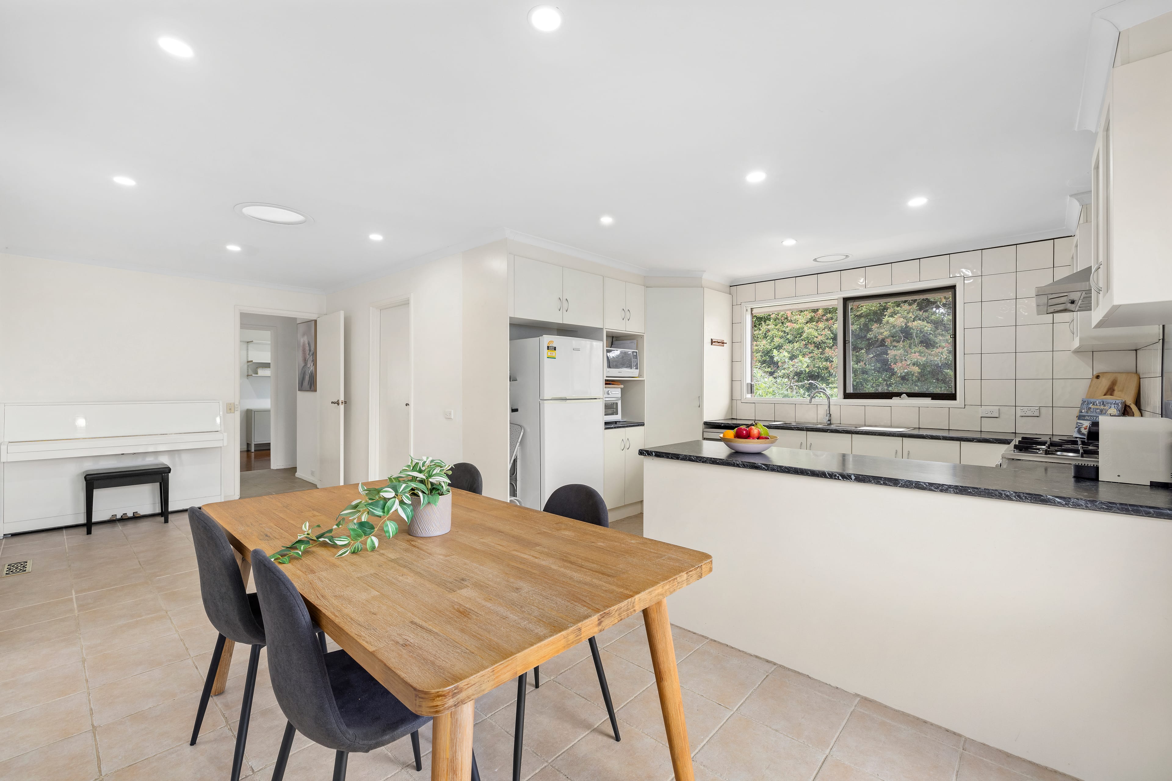 23 Garden Avenue, Boronia — listing photograph 2