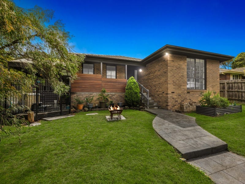 8 Avonwood Close, Wantirna South — listing photograph 2