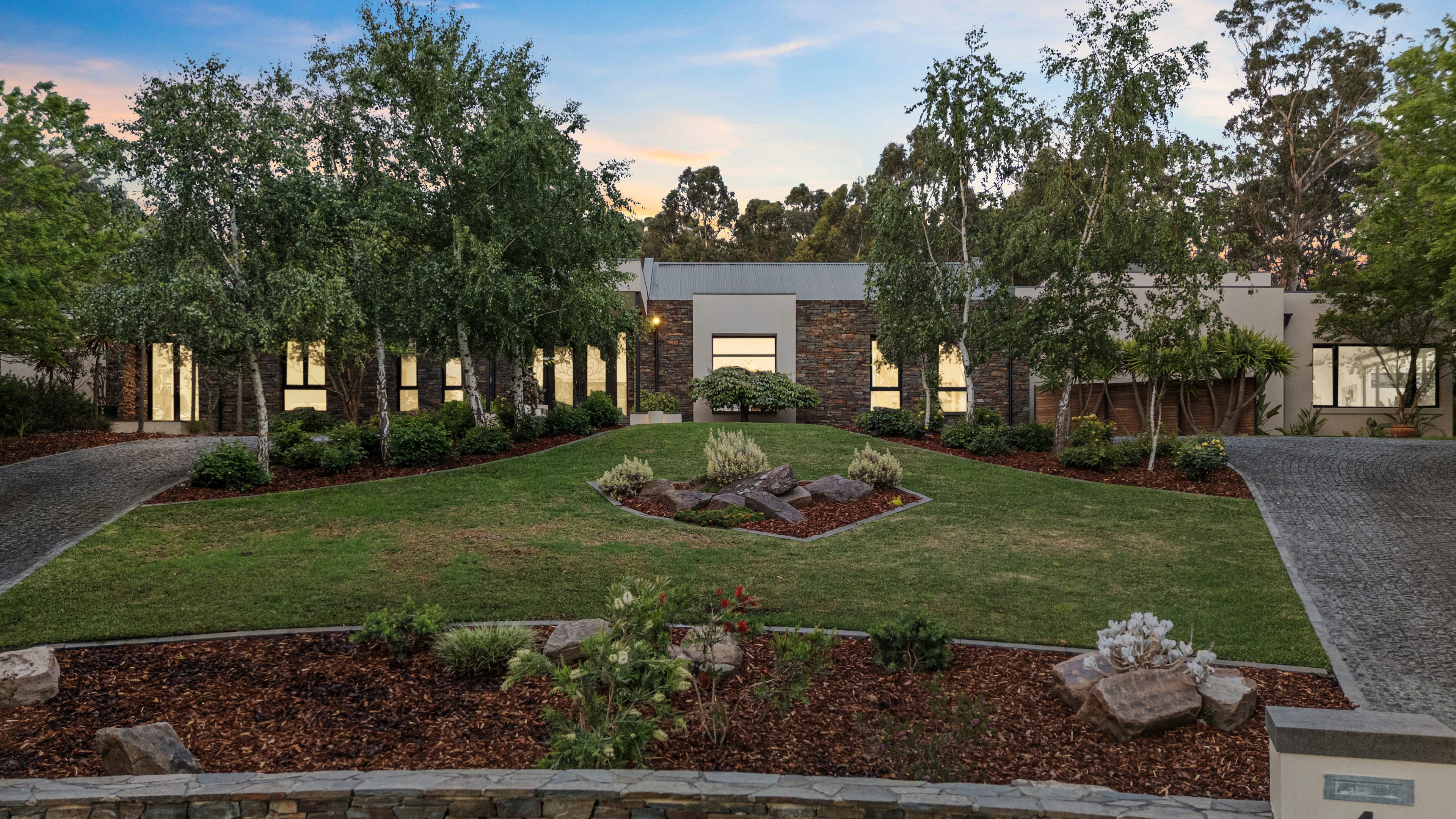 4 Meadowbank Close, Lysterfield South — listing photograph 3