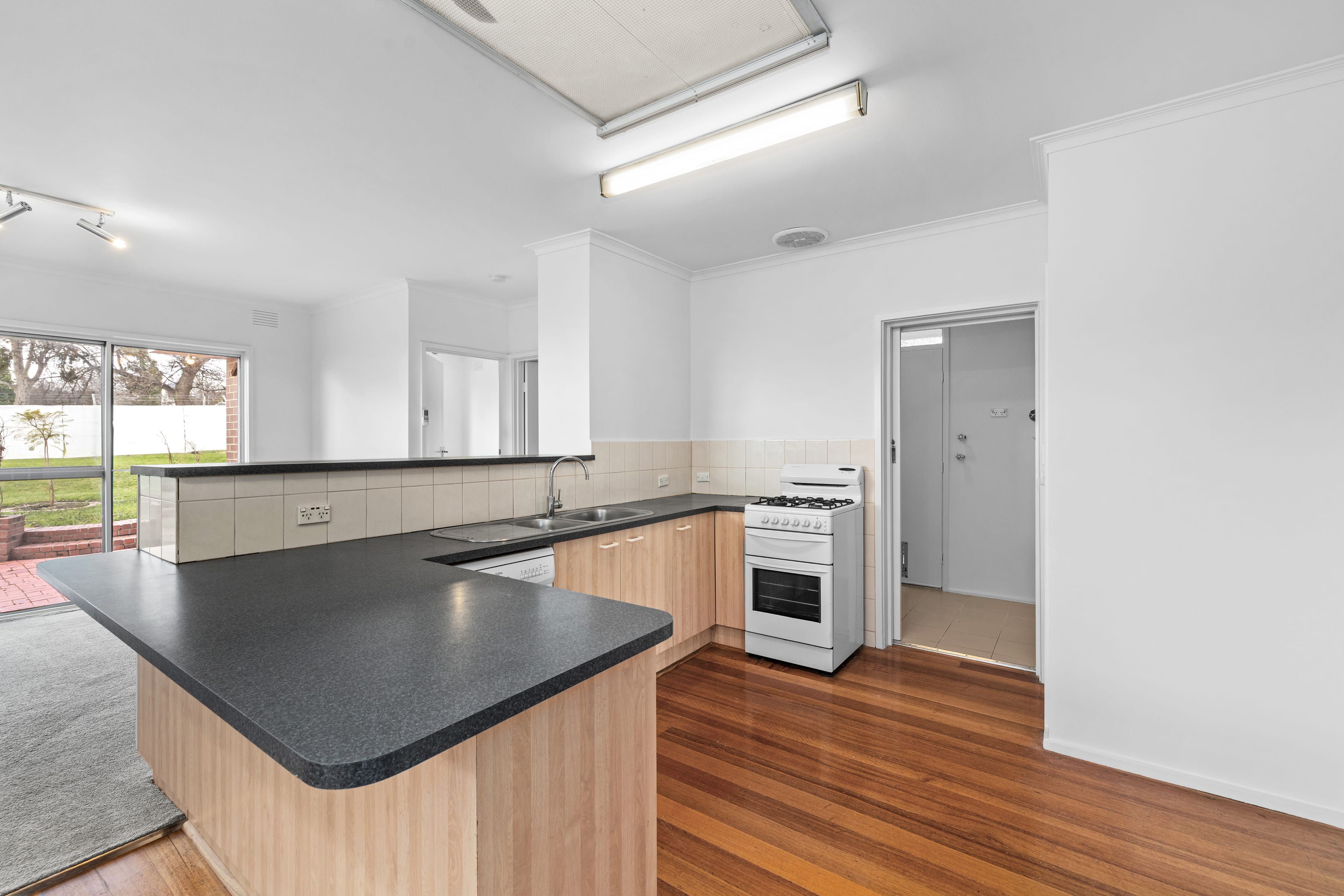 9 Enfield Drive, Bayswater — listing photograph 7