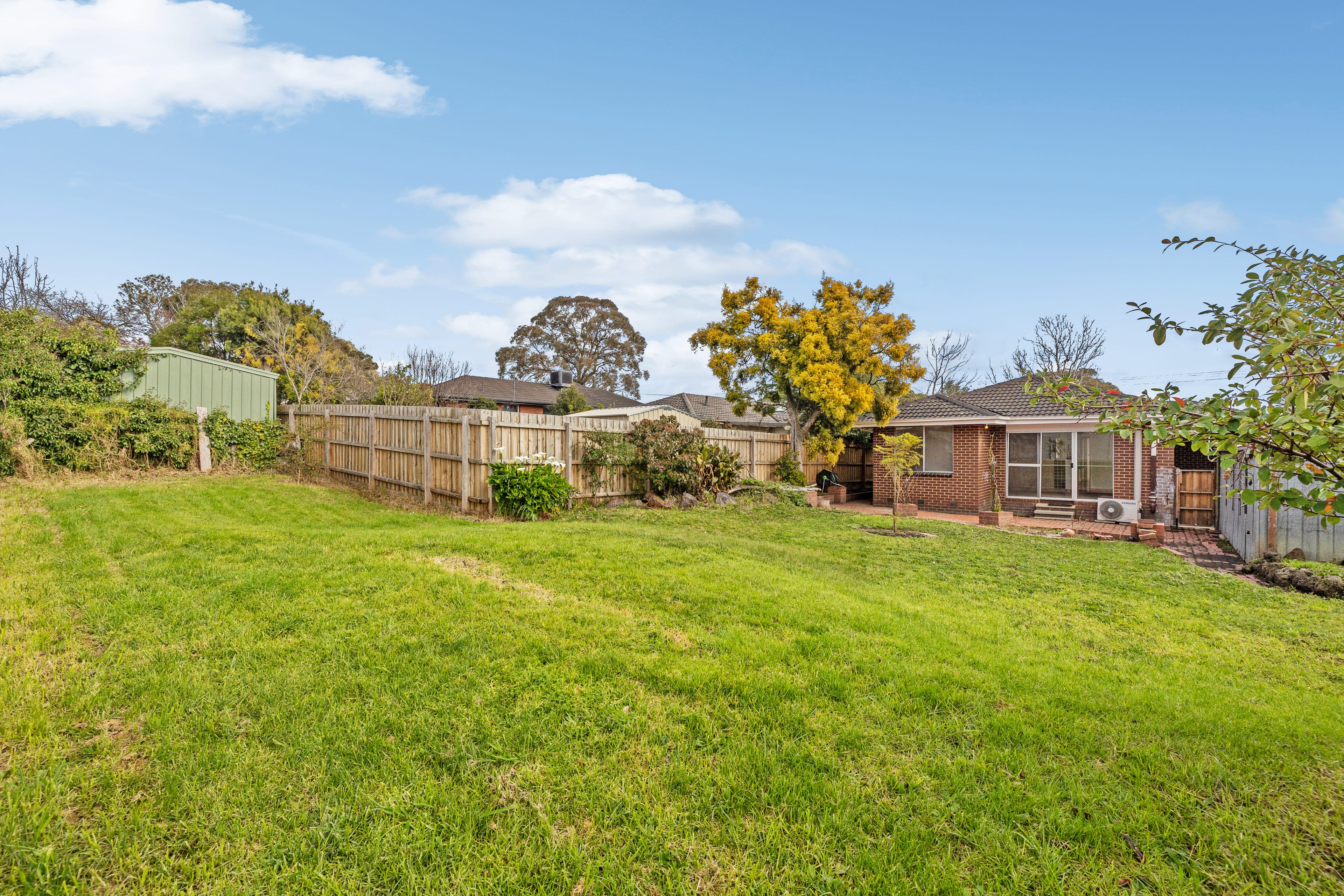 9 Enfield Drive, Bayswater — listing photograph 18