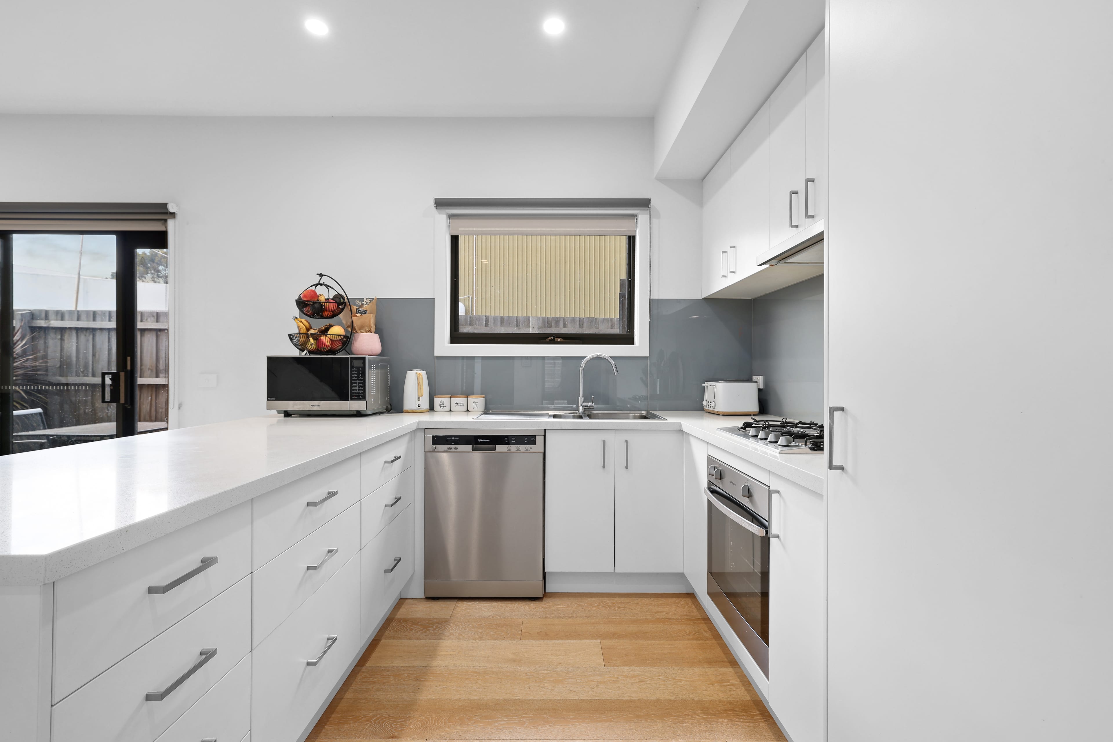 4 Van Close, Kilsyth — listing photograph 2
