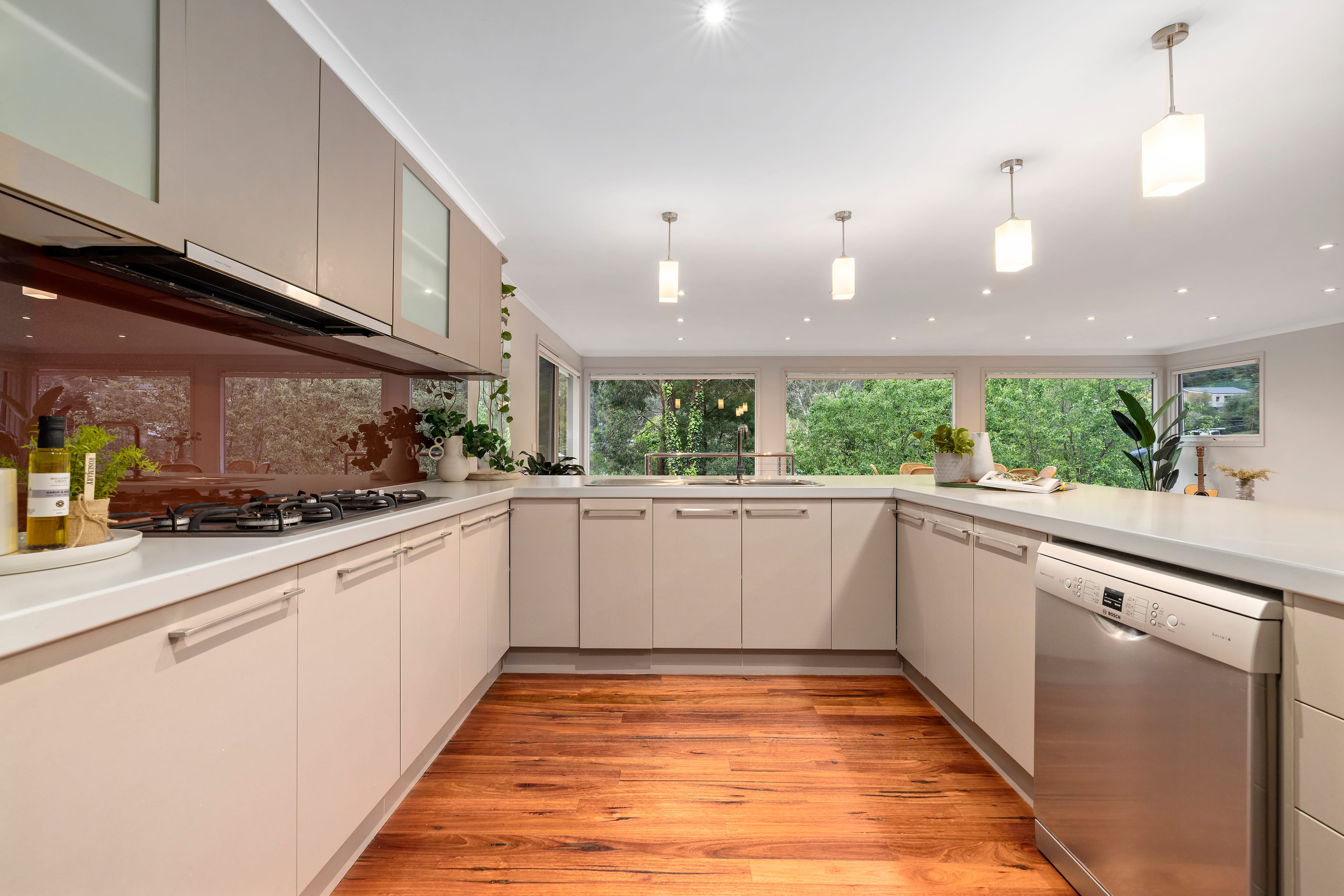 19 Bates Avenue, Upper Ferntree Gully — listing photograph 4