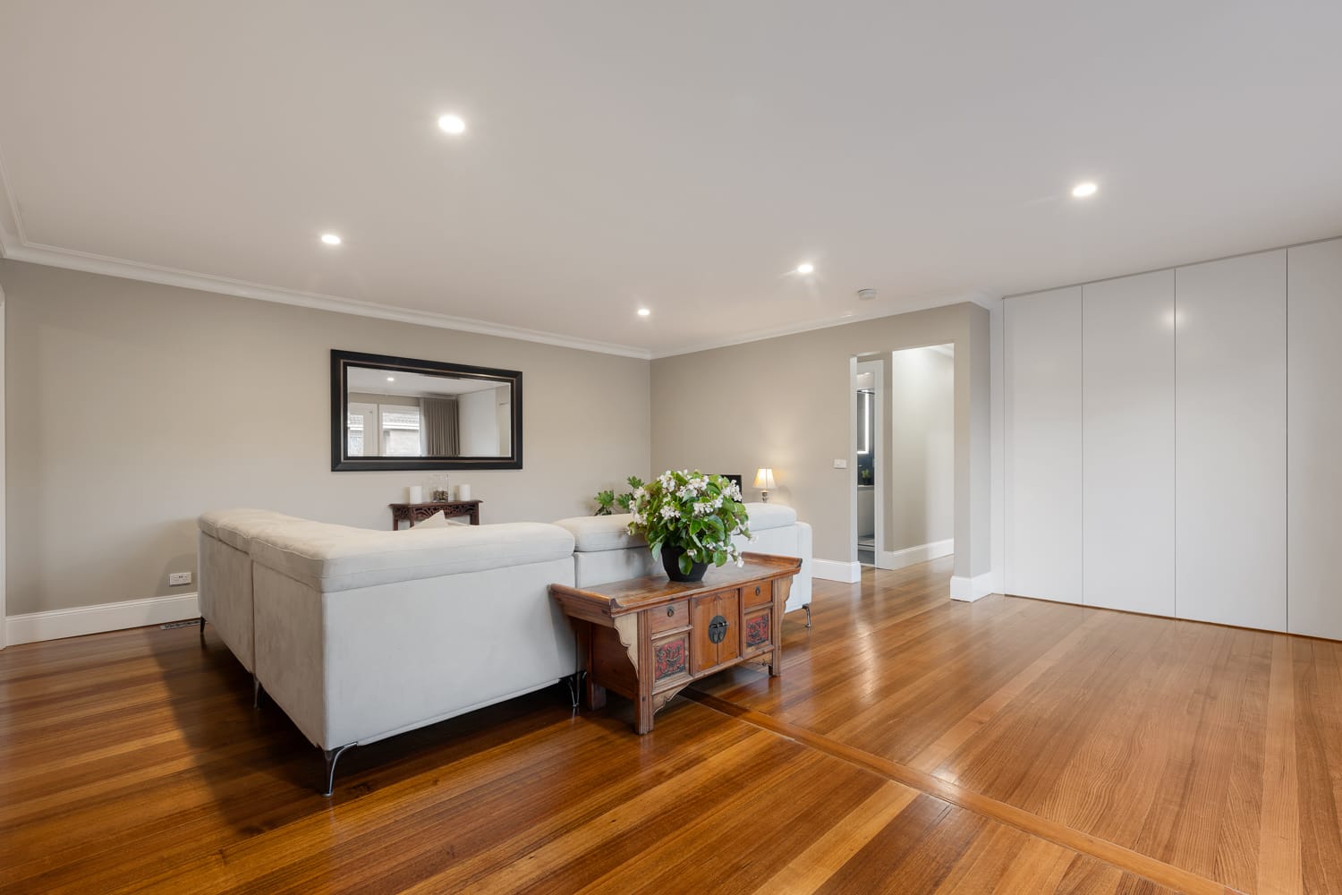 50 Folkstone Crescent, Ferntree Gully — listing photograph 4