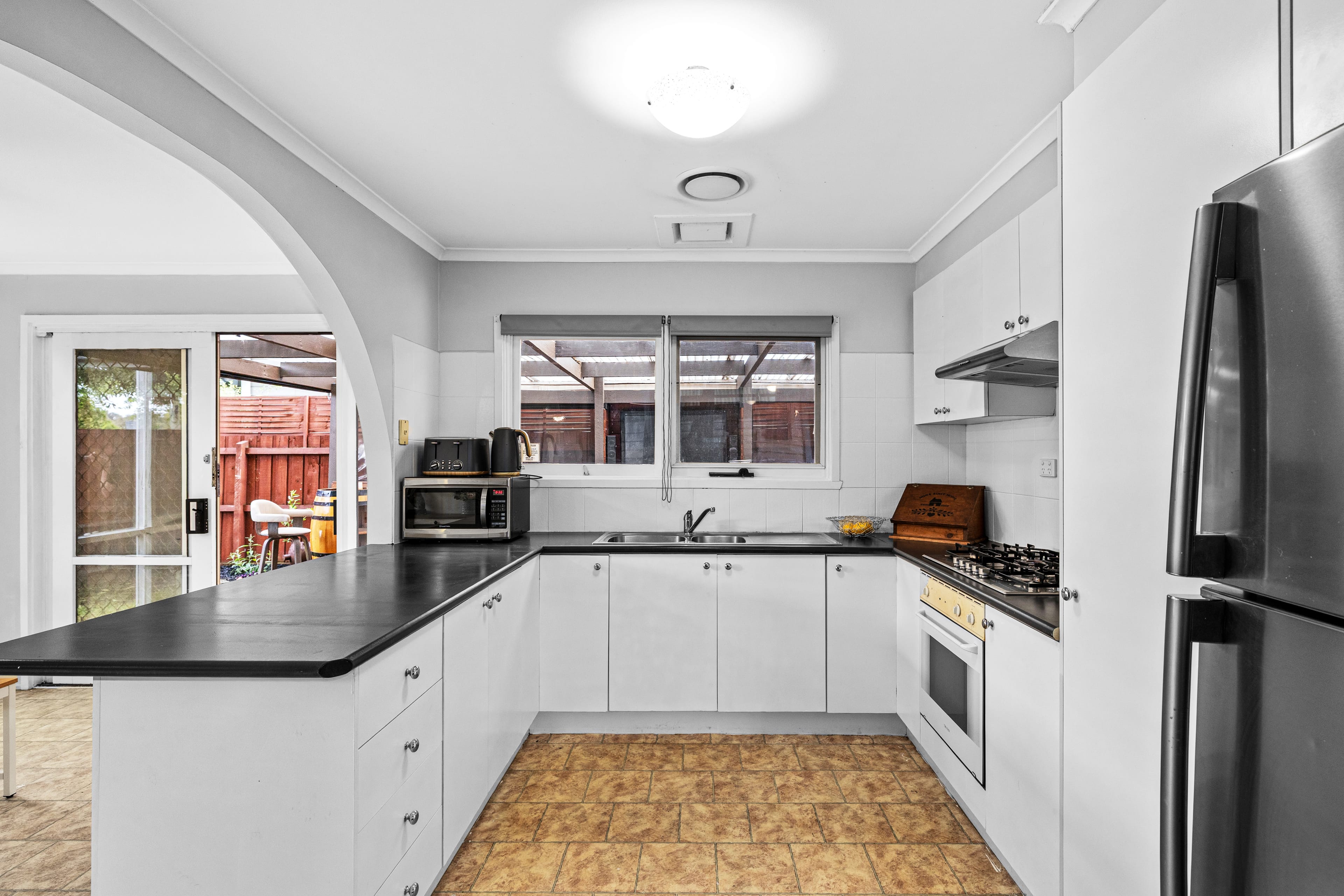 23 Glenfern Road, Ferntree Gully — listing photograph 9
