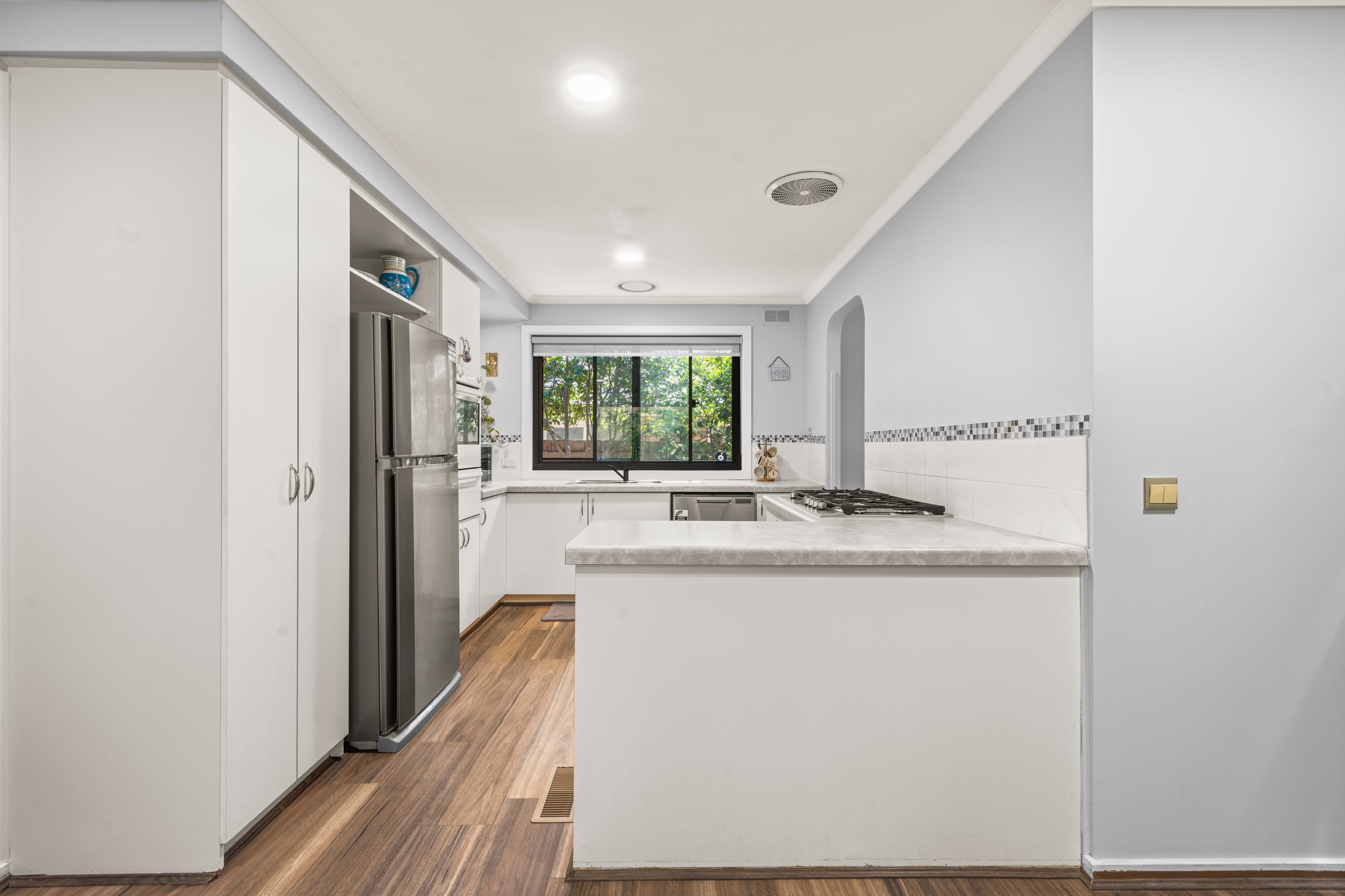 11 Agora Boulevard, Ferntree Gully — listing photograph 3