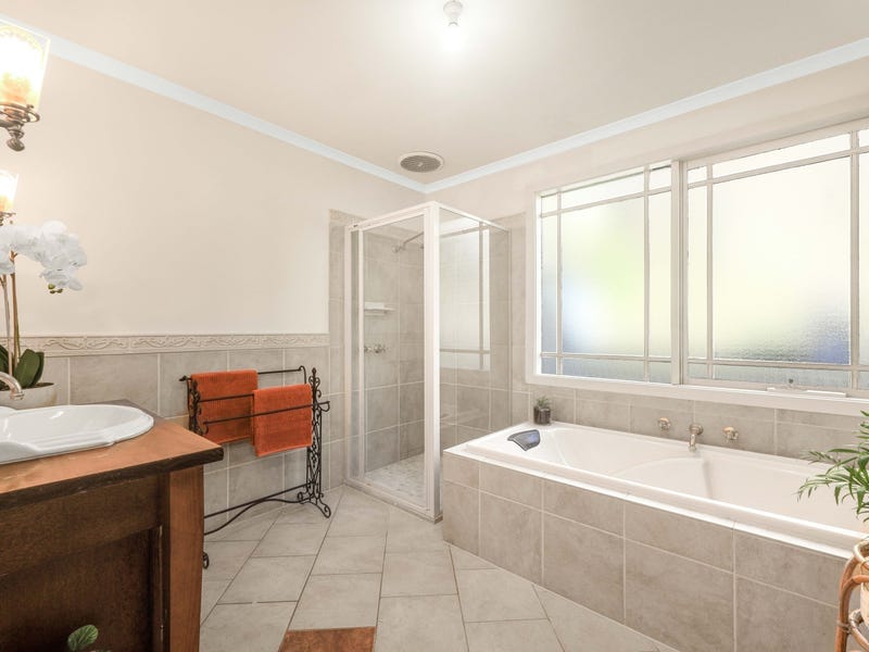 24 Bates Avenue, Upper Ferntree Gully — listing photograph 12