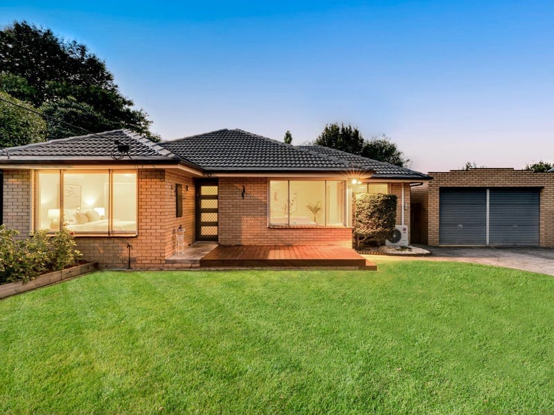 5 Manuka Drive, Ferntree Gully — listing photograph 2