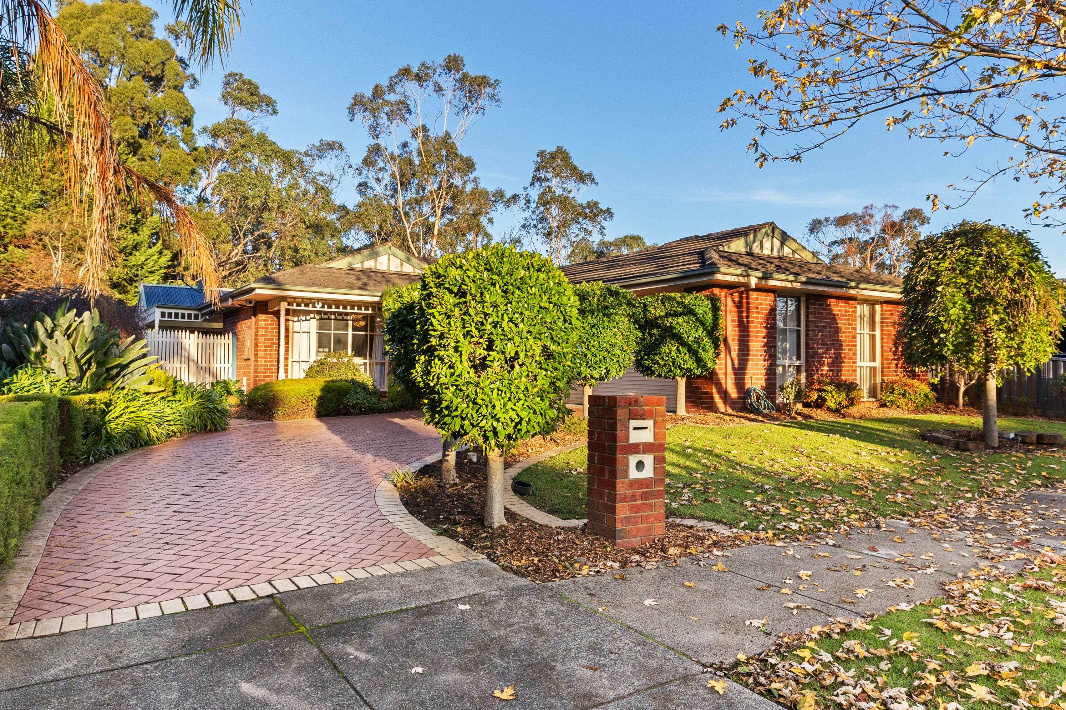 5 Jacobus Walk, Ferntree Gully — listing photograph 2