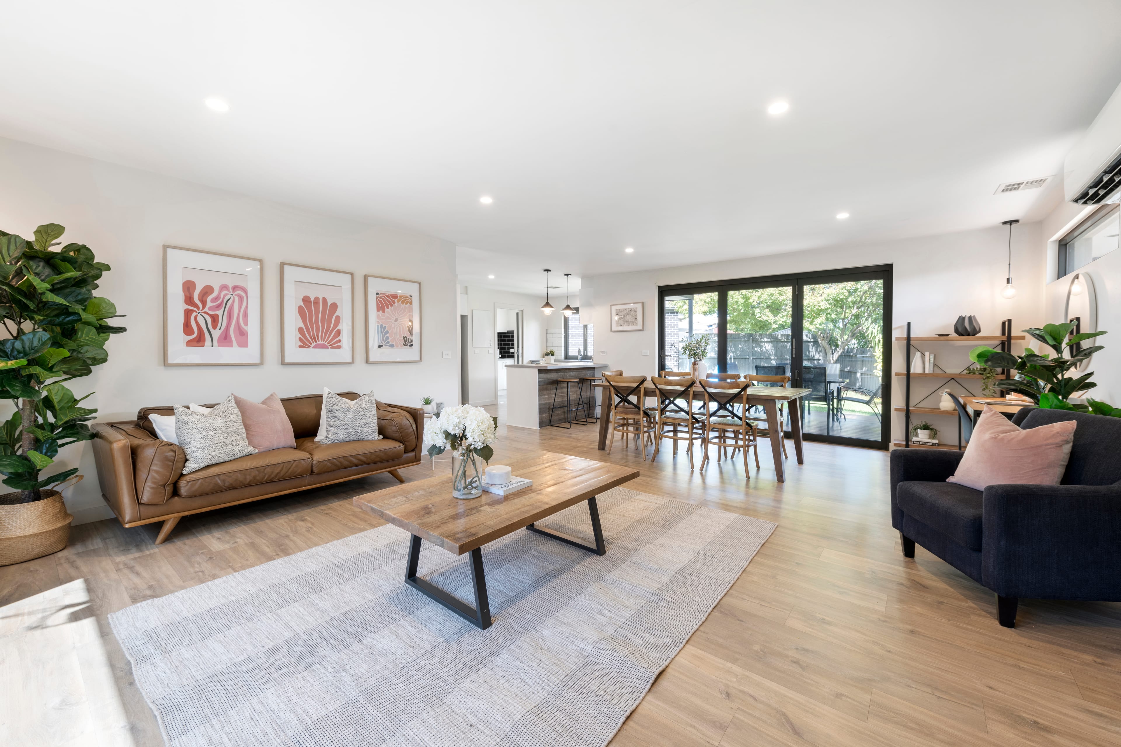 29 Olympus Drive, Croydon South — listing photograph 2