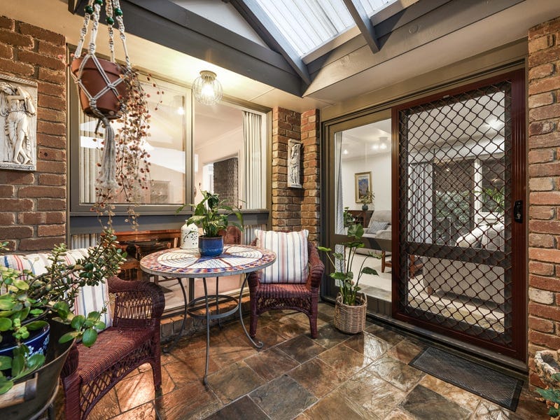 7 Hollyoak Court, Ferntree Gully — listing photograph 9