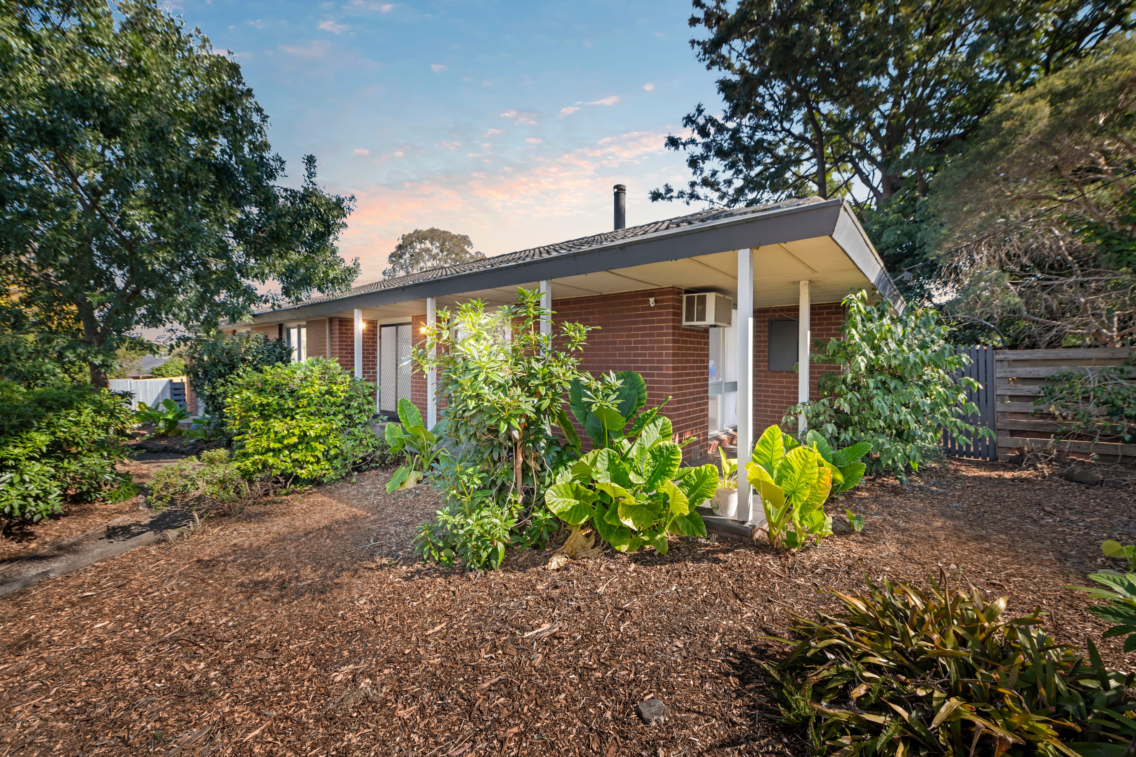16 Tunbridge Way, Ferntree Gully — listing photograph 2