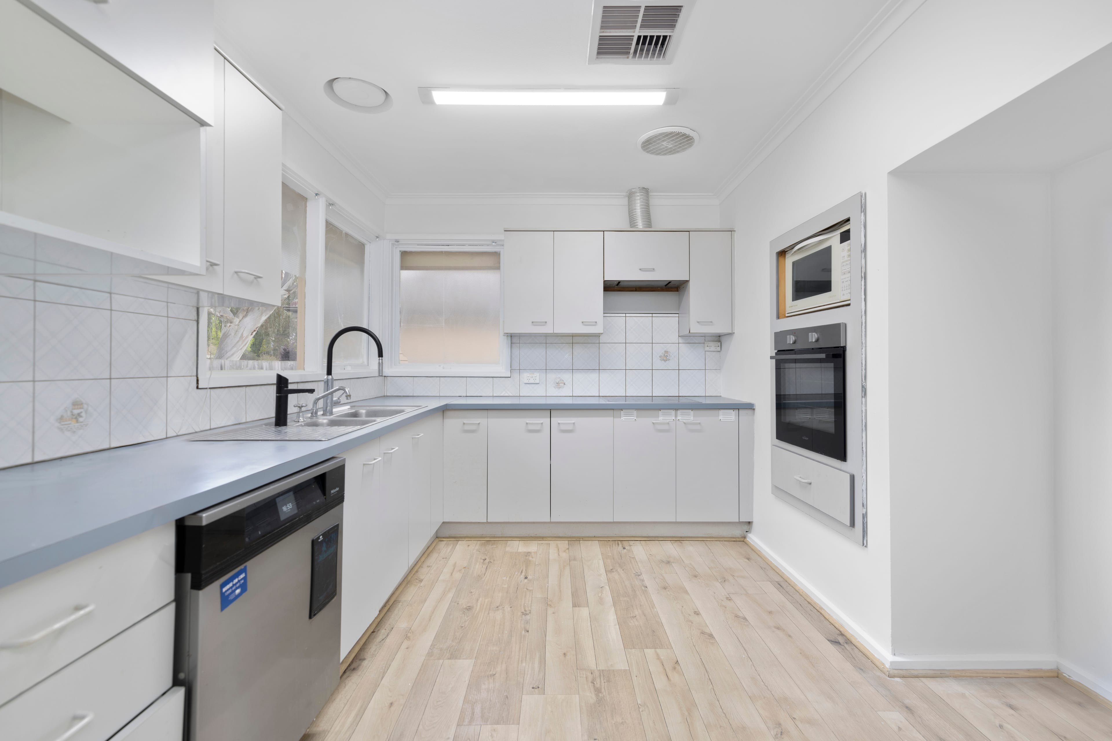 13 Whithers Road, Bayswater — listing photograph 6