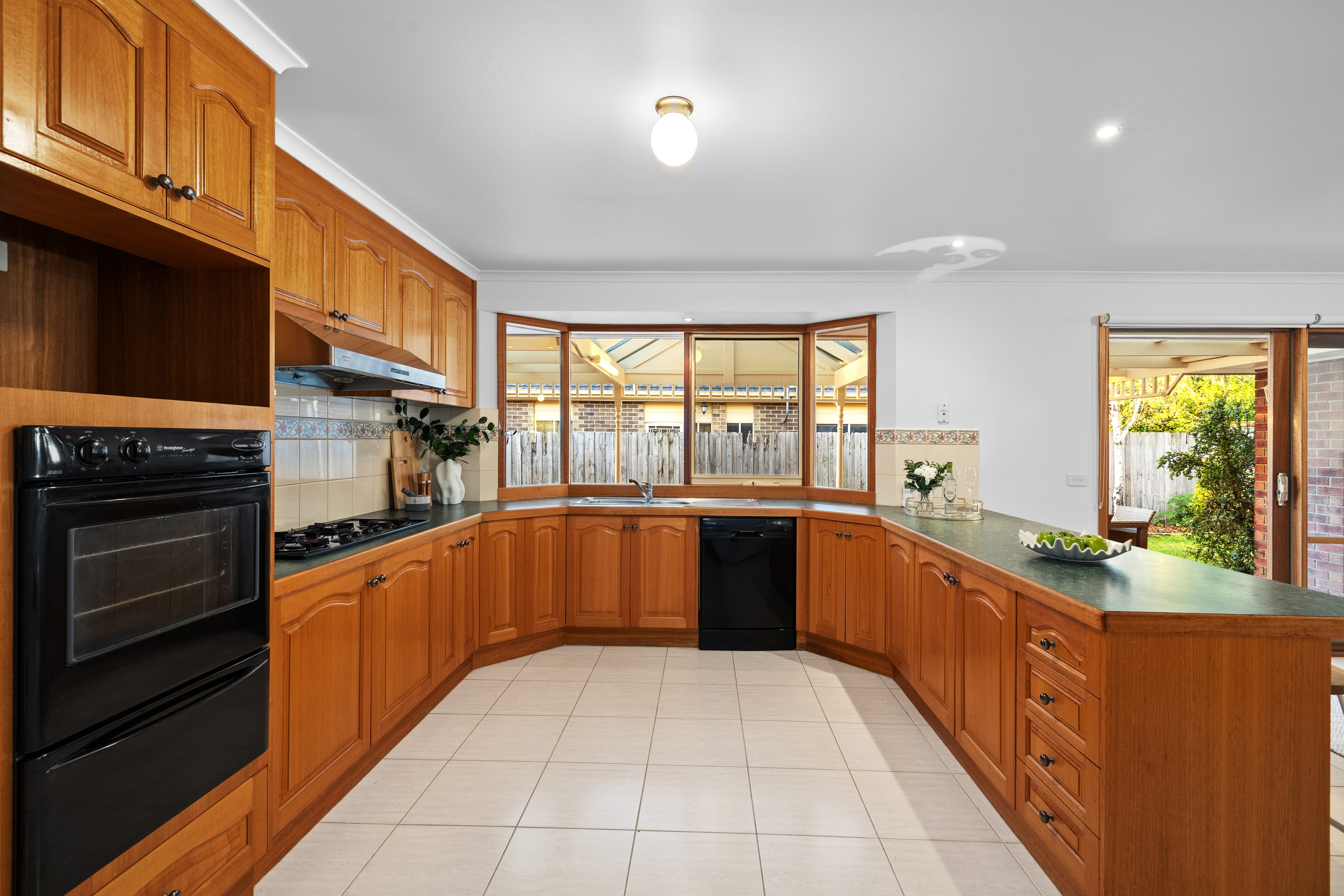 5 Jacobus Walk, Ferntree Gully — listing photograph 9