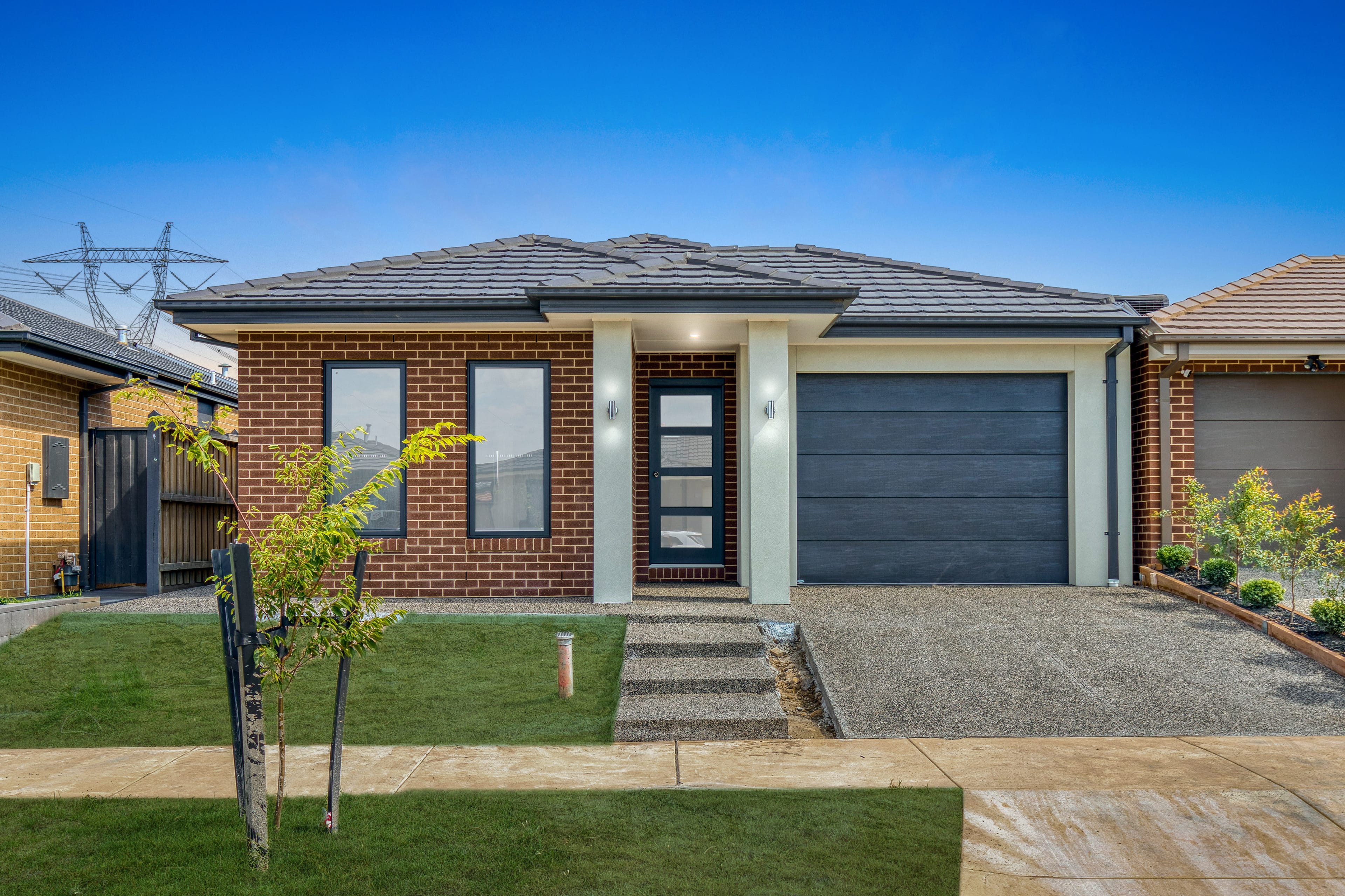 28 Jaylie Street, Clyde North — listing photograph 2