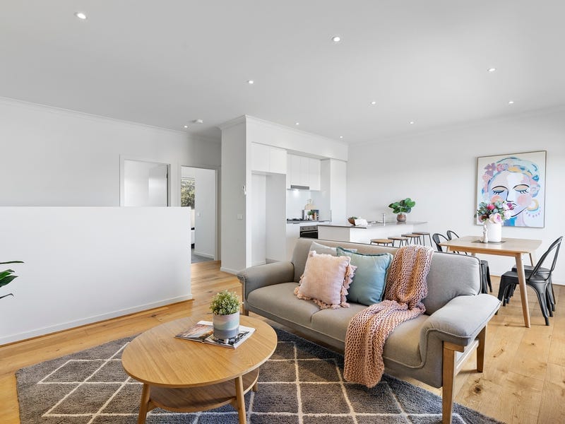 2/8 Hillview Avenue, Rowville — listing photograph 3