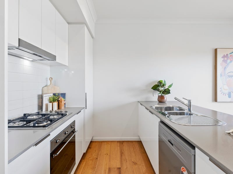 2/8 Hillview Avenue, Rowville — listing photograph 6
