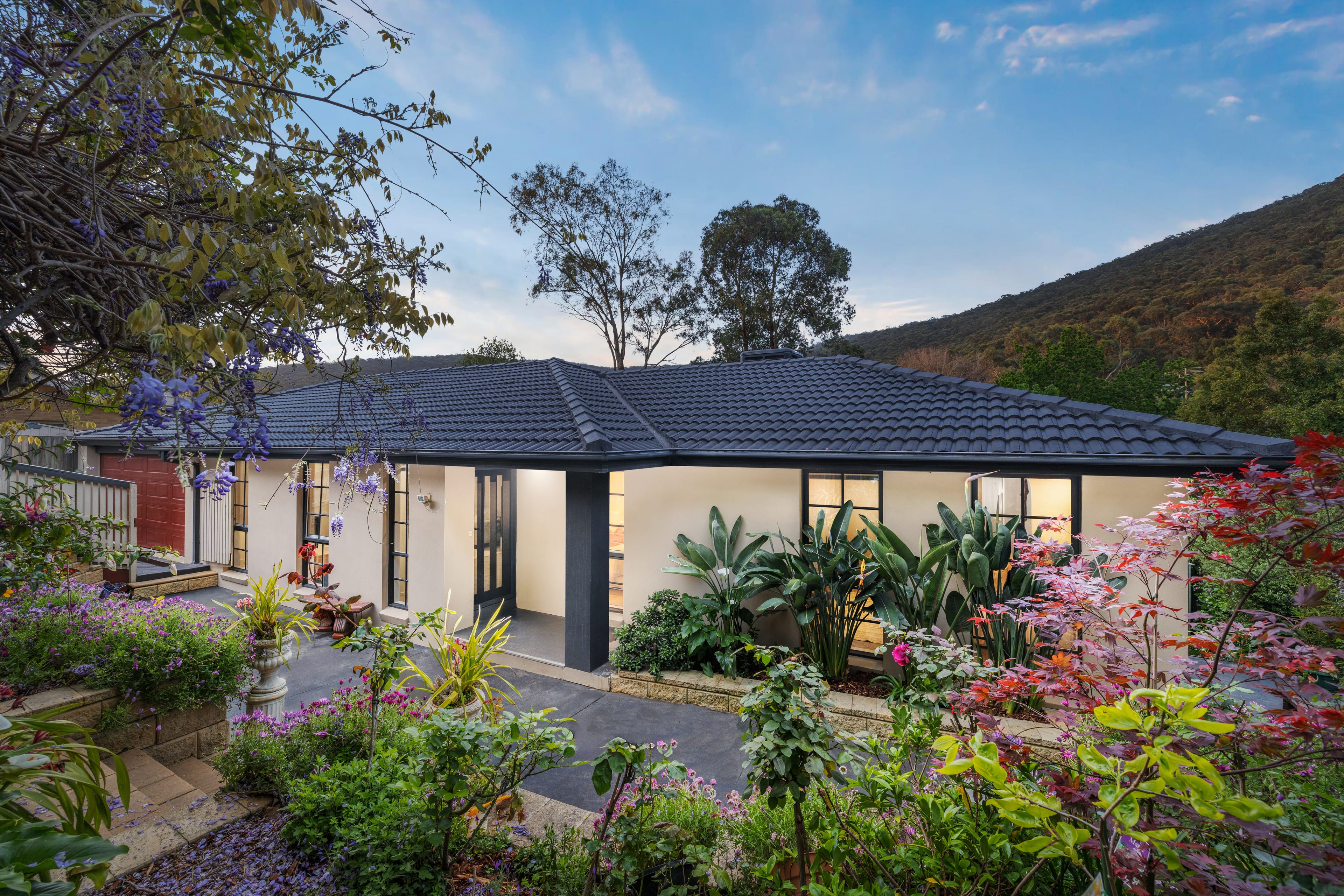 19 Bates Avenue, Upper Ferntree Gully — listing photograph 2