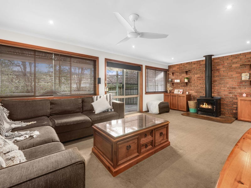 67 Balmoral Street, Kilsyth — listing photograph 3