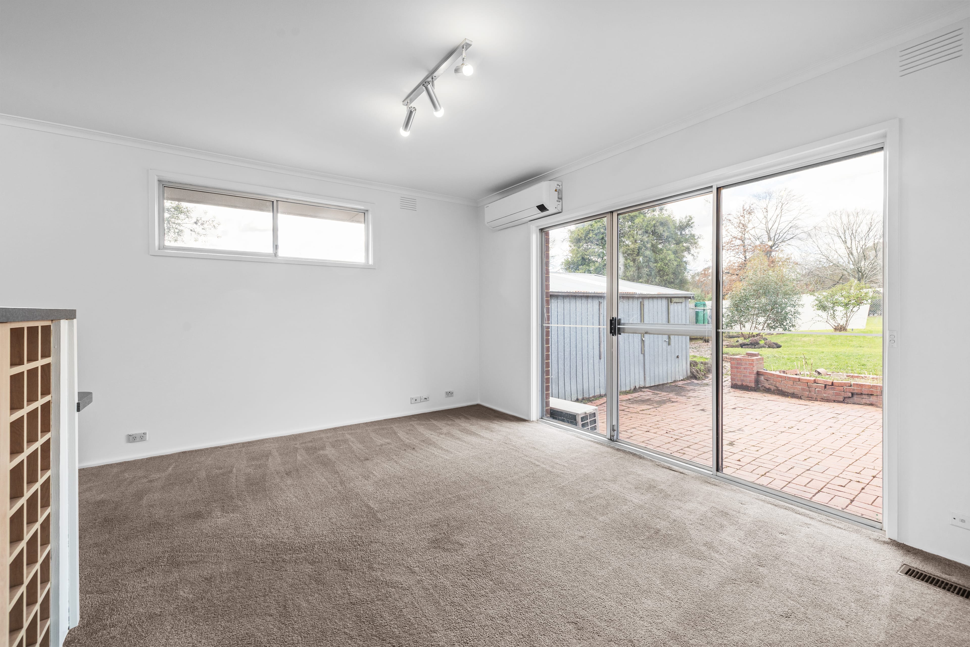 9 Enfield Drive, Bayswater — listing photograph 9