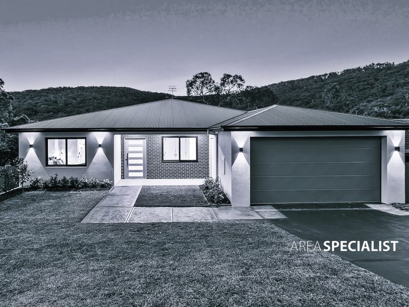 13 Ferny Creek Avenue, Upper Ferntree Gully — listing photograph 1