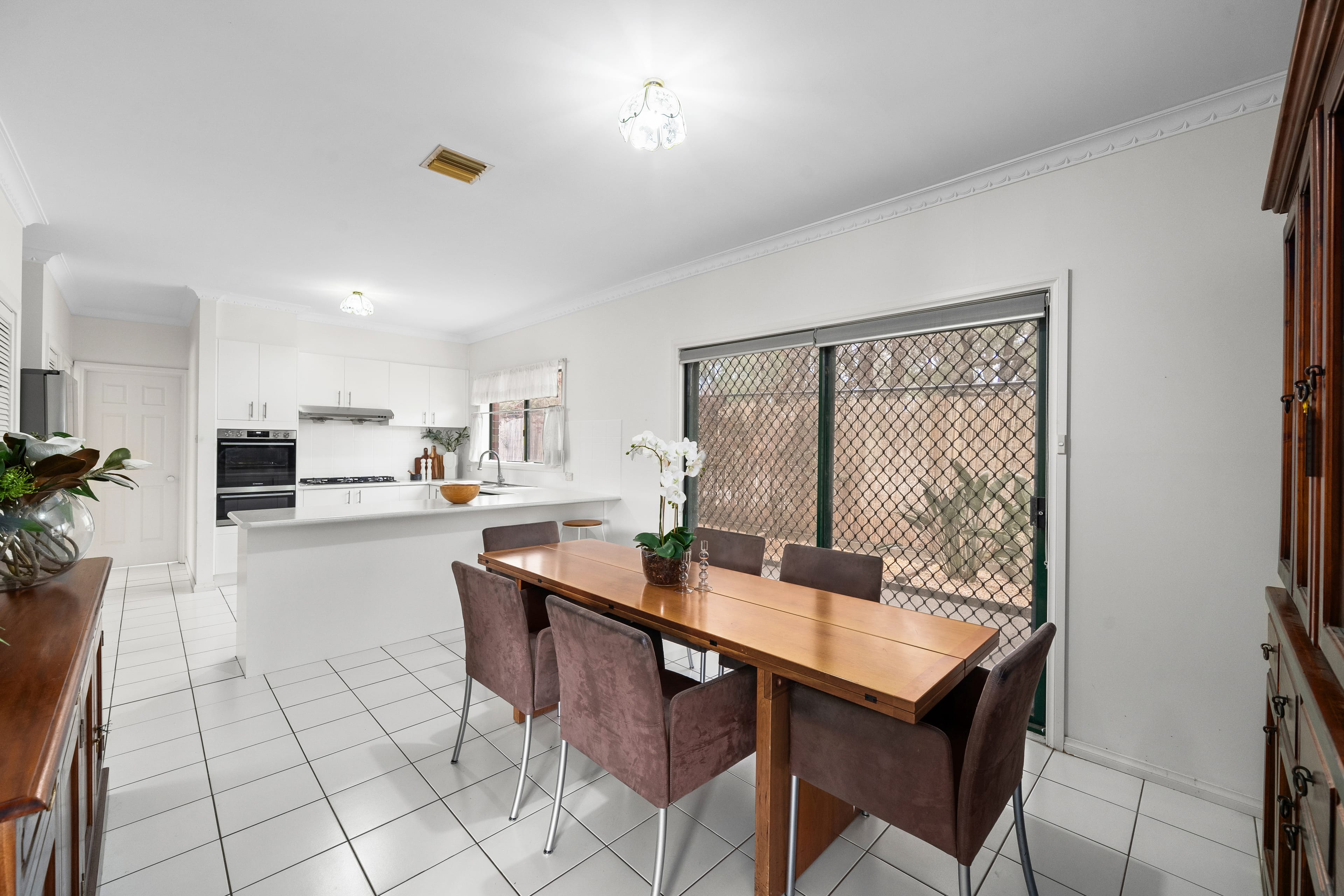 8 Cassinia Close, Knoxfield — listing photograph 10
