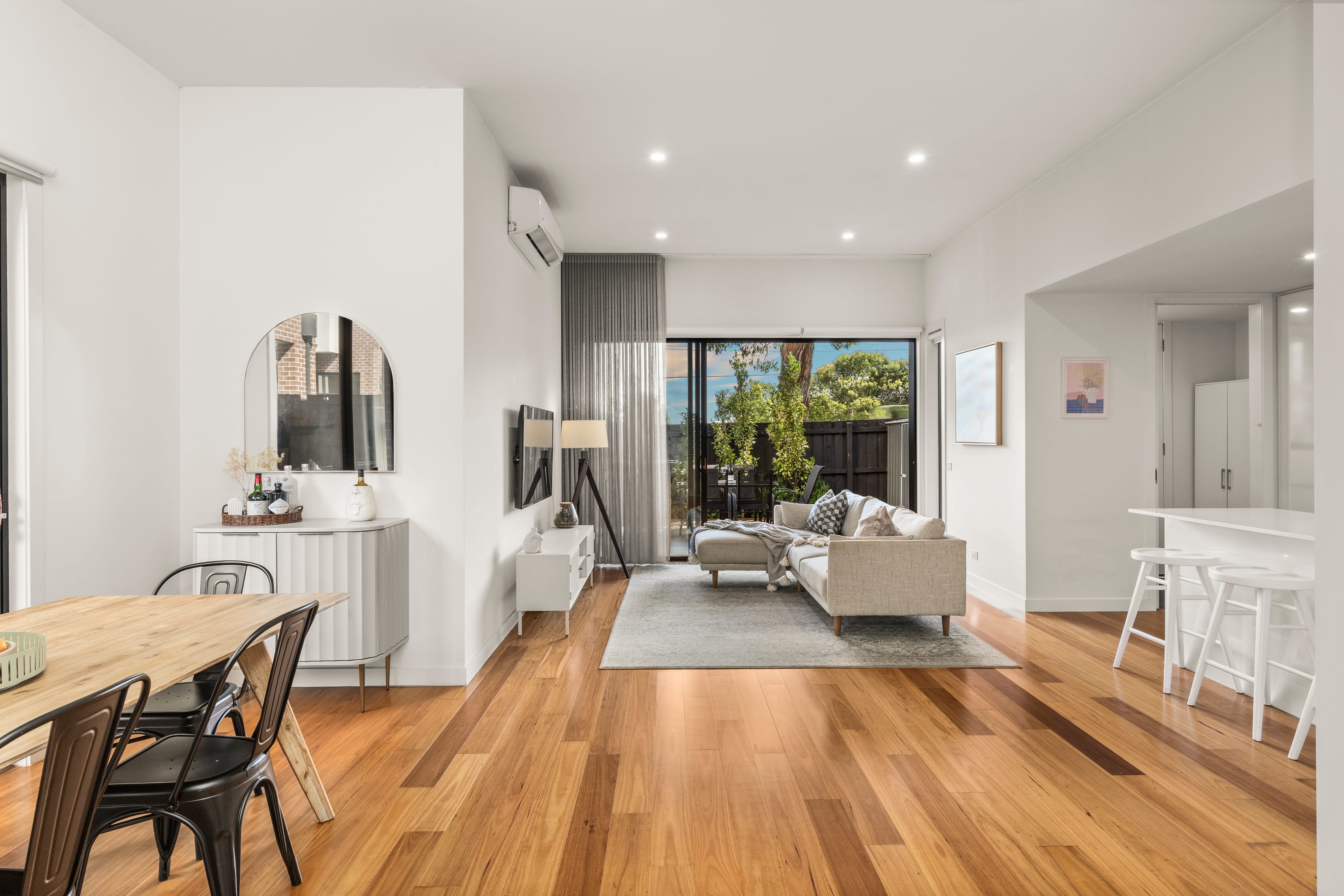 12/24 Carlisle Road, Ferntree Gully — listing photograph 3