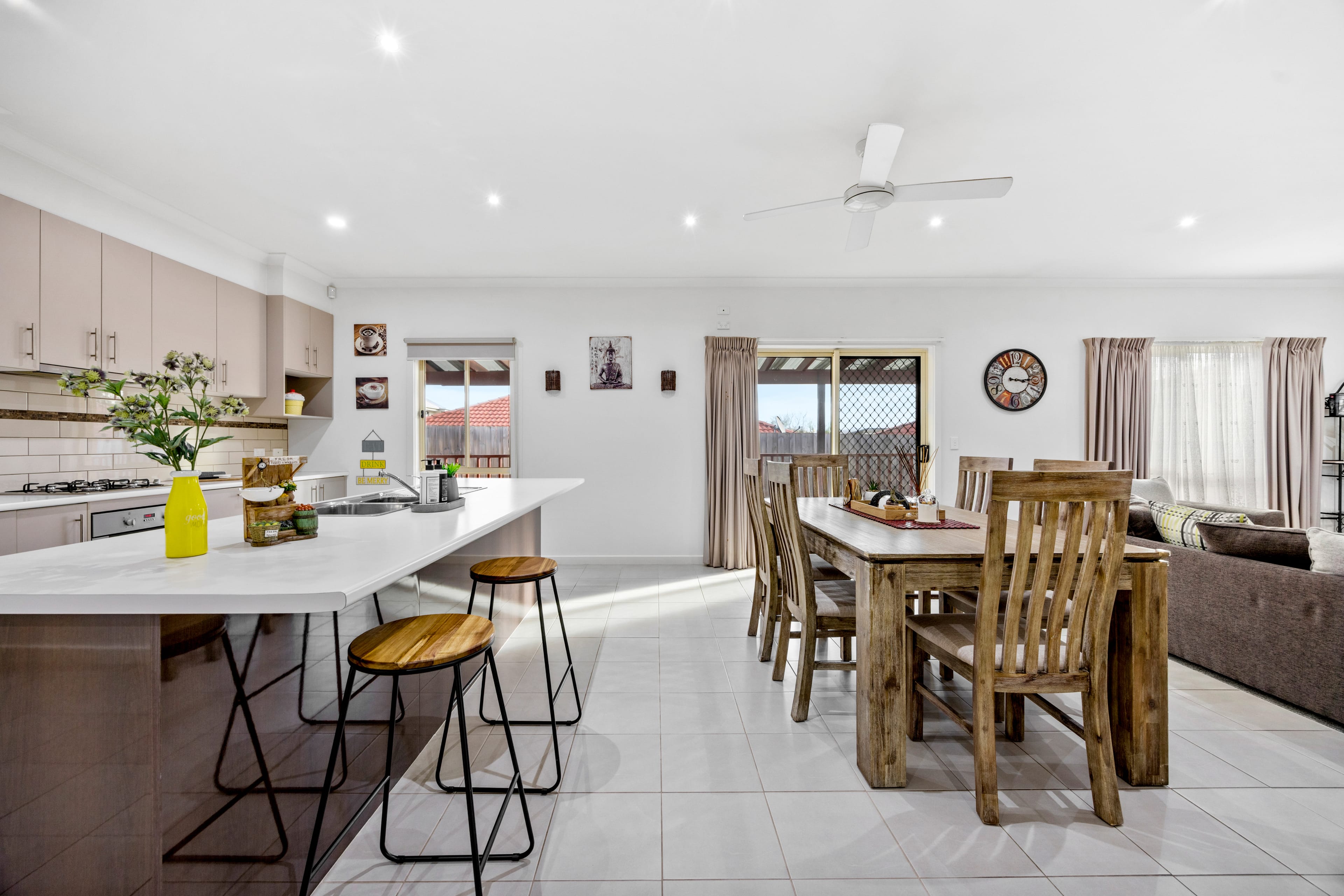 2/1848 Ferntree Gully Road, Ferntree Gully — listing photograph 2