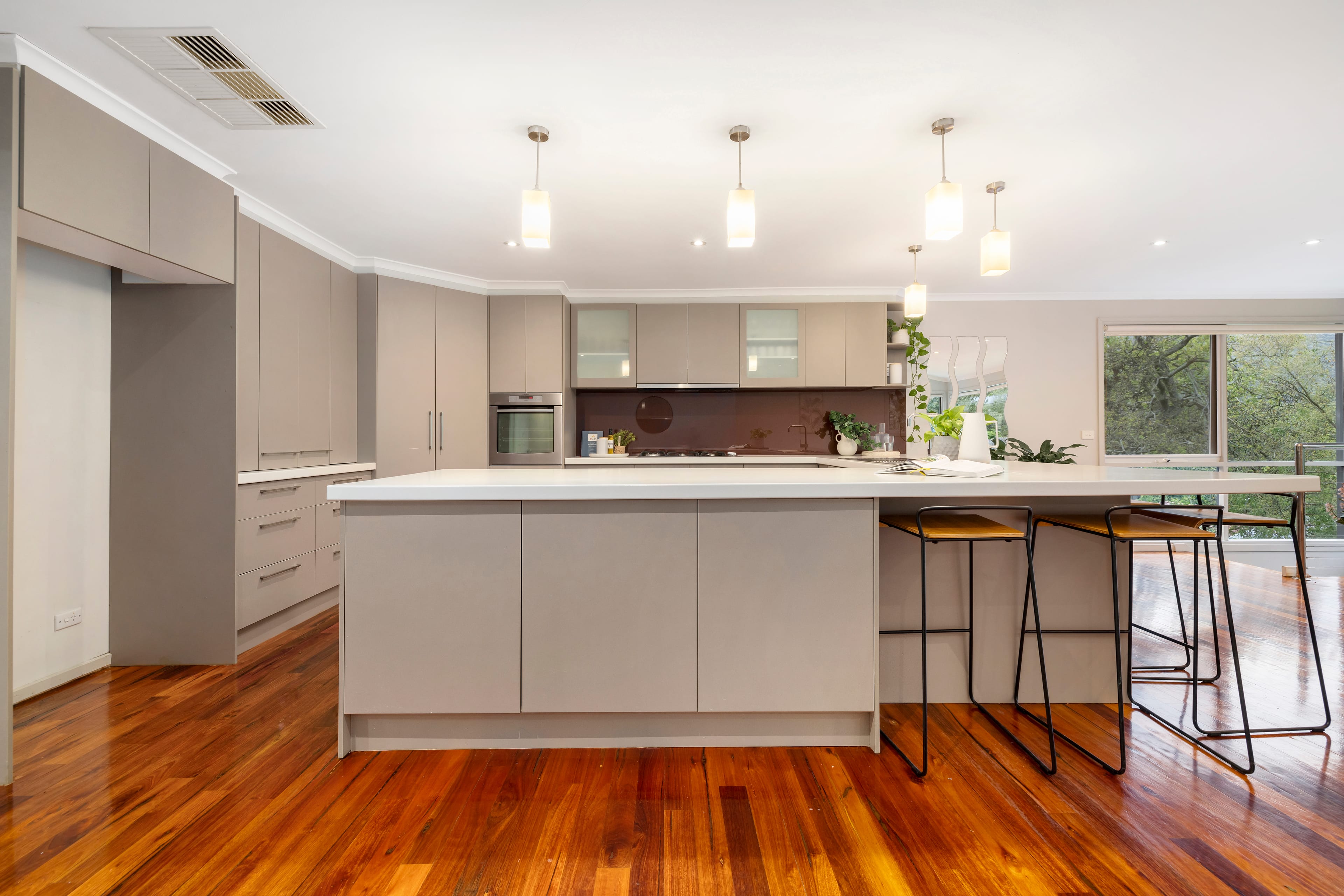 19 Bates Avenue, Upper Ferntree Gully — listing photograph 3