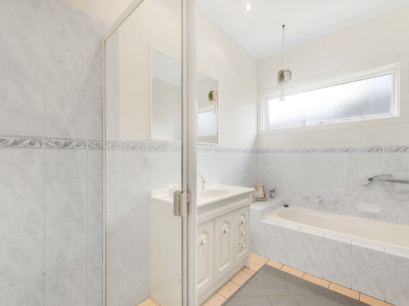 1 Halley Road, Ferntree Gully — listing photograph 10