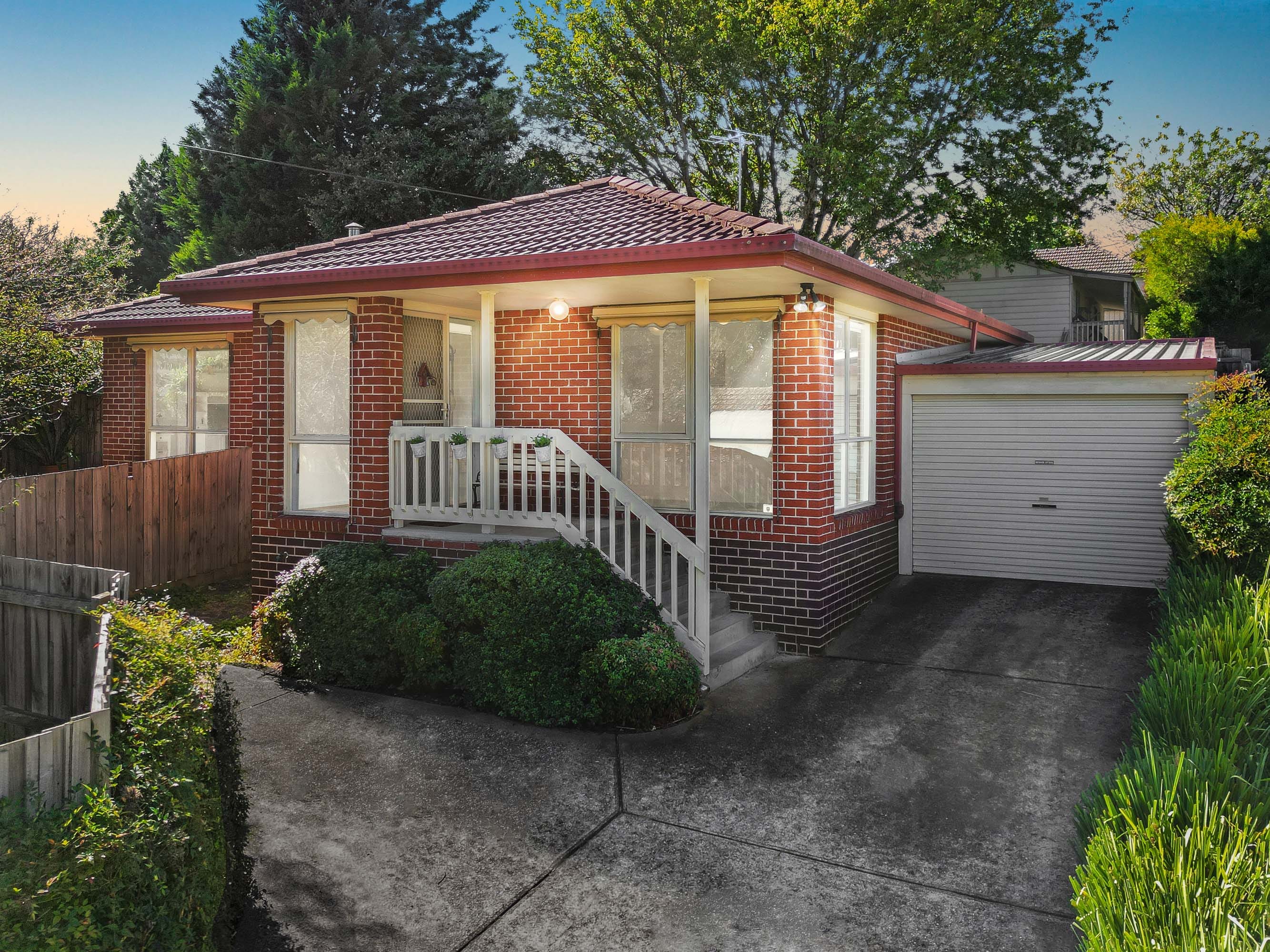 2/5 Nelson Street, Ferntree Gully — listing photograph 2
