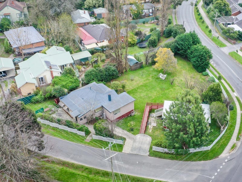 2 Ferndale Road, Upper Ferntree Gully — listing photograph 3