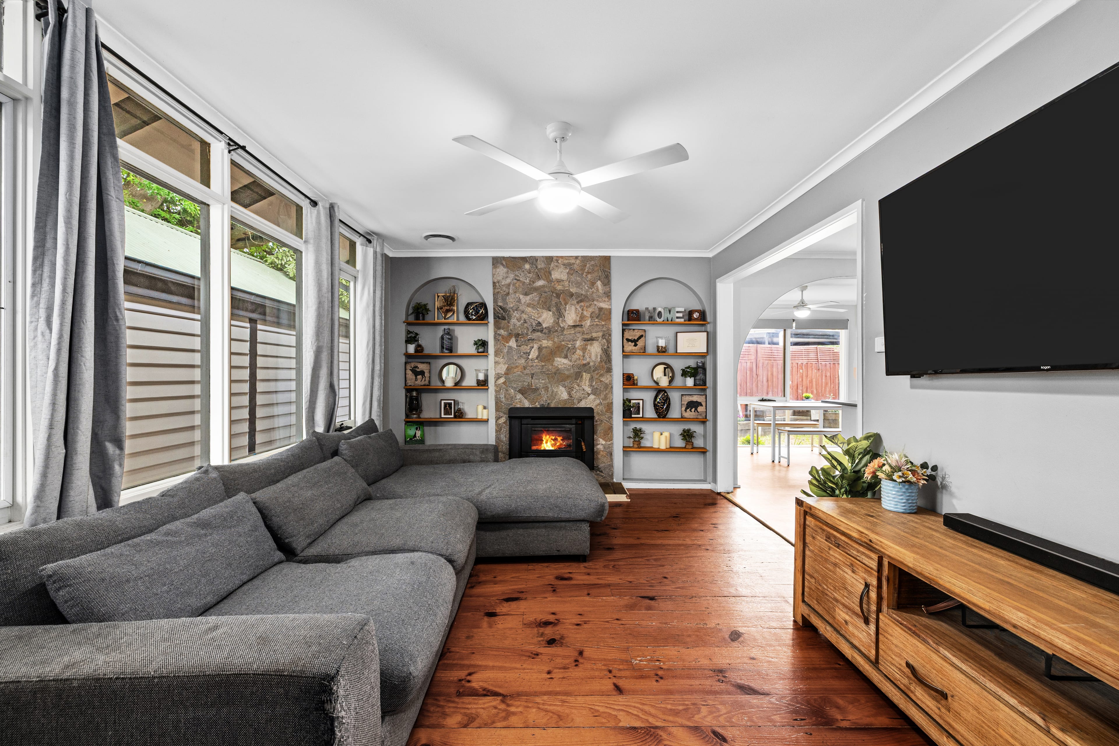23 Glenfern Road, Ferntree Gully — listing photograph 3