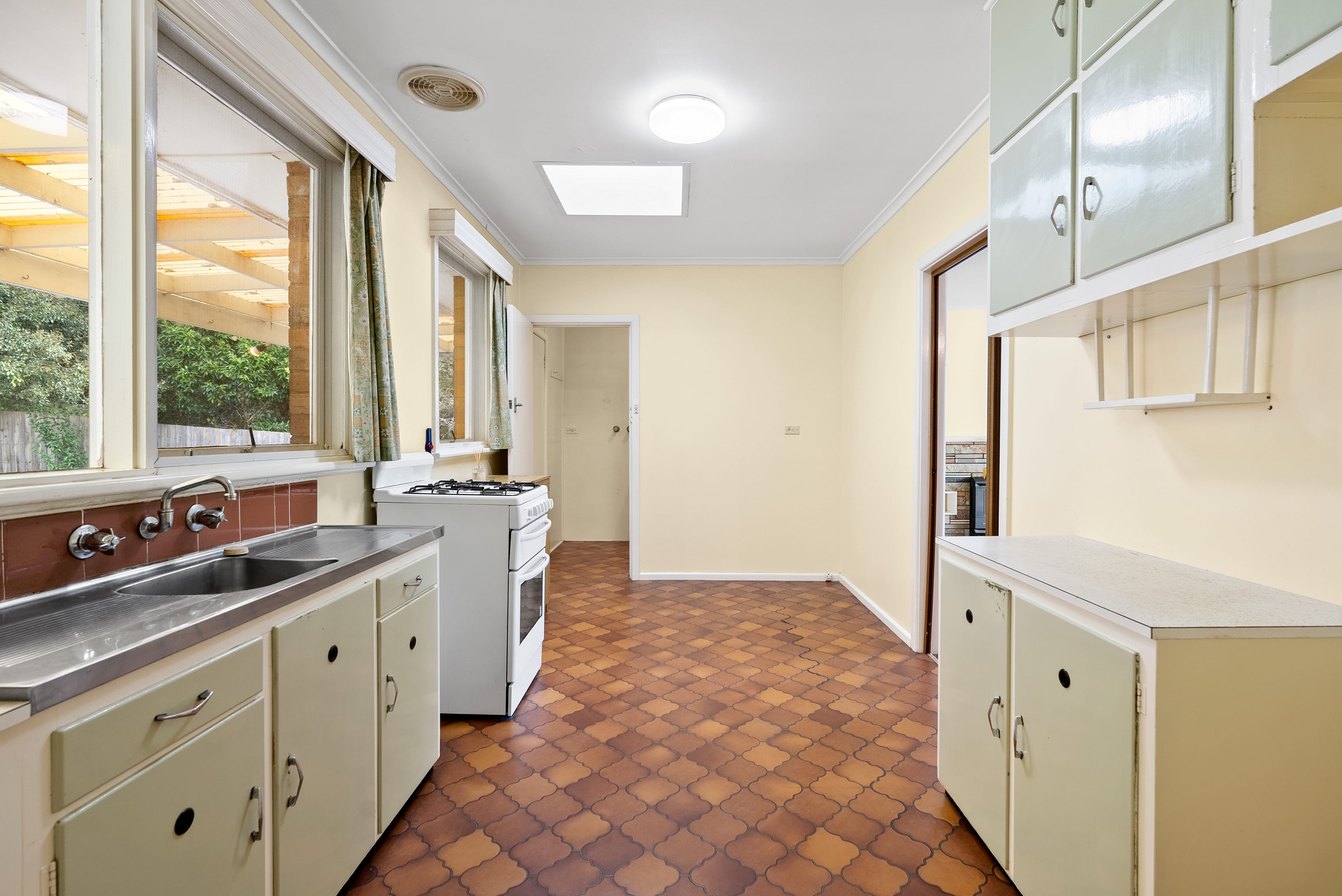 9 Bolac Street, Bayswater — listing photograph 8