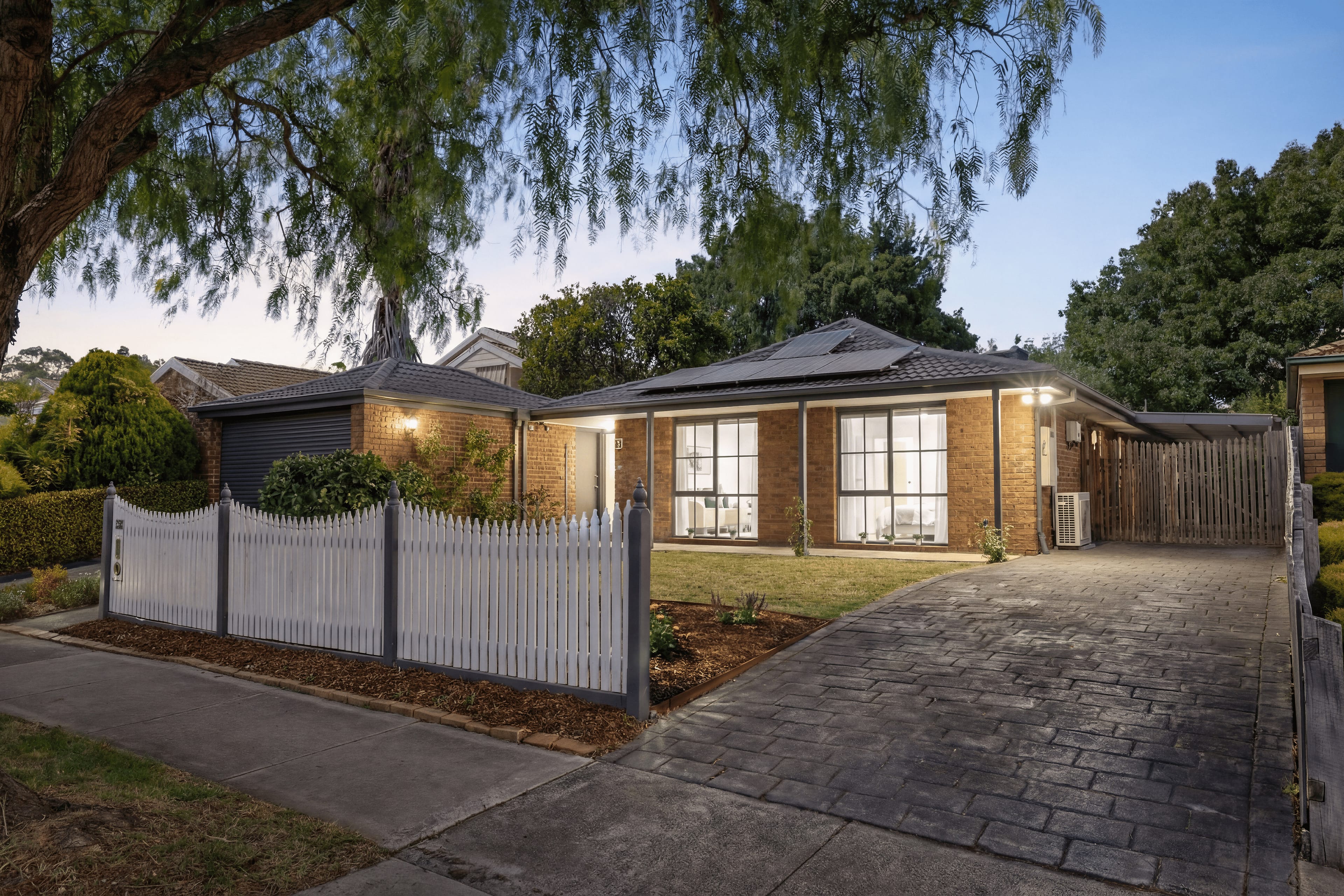 9 Hancock Drive, Ferntree Gully — listing photograph 2