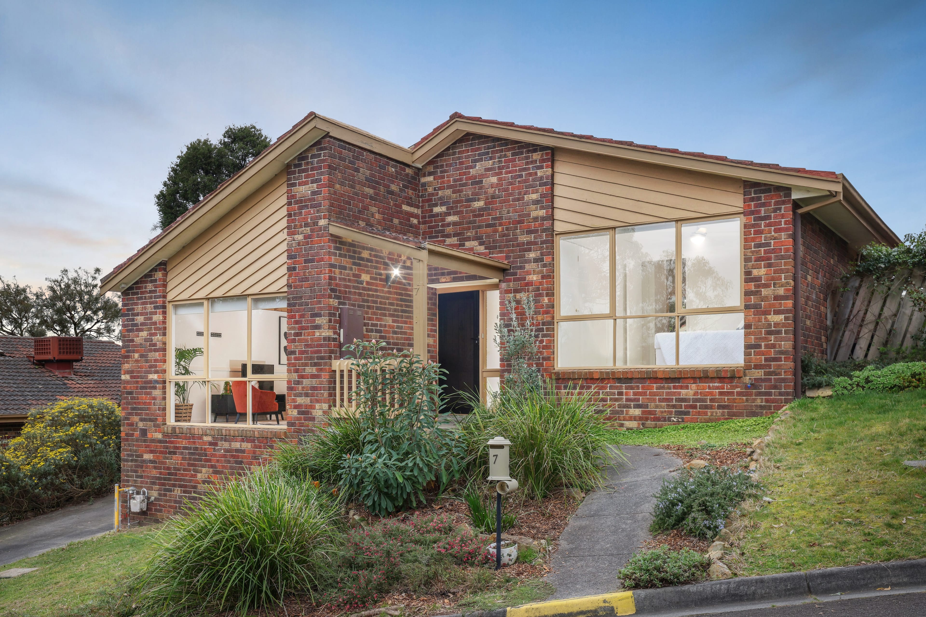 7 Debson Close, Boronia — listing photograph 2