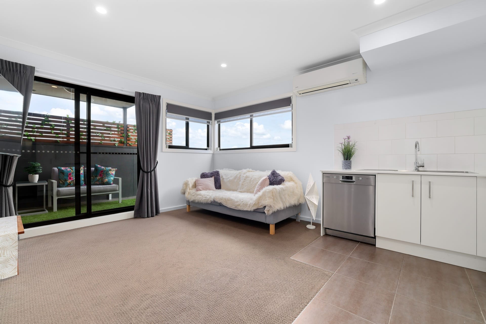 113/9 Mountain Gate Drive, Ferntree Gully — listing photograph 3