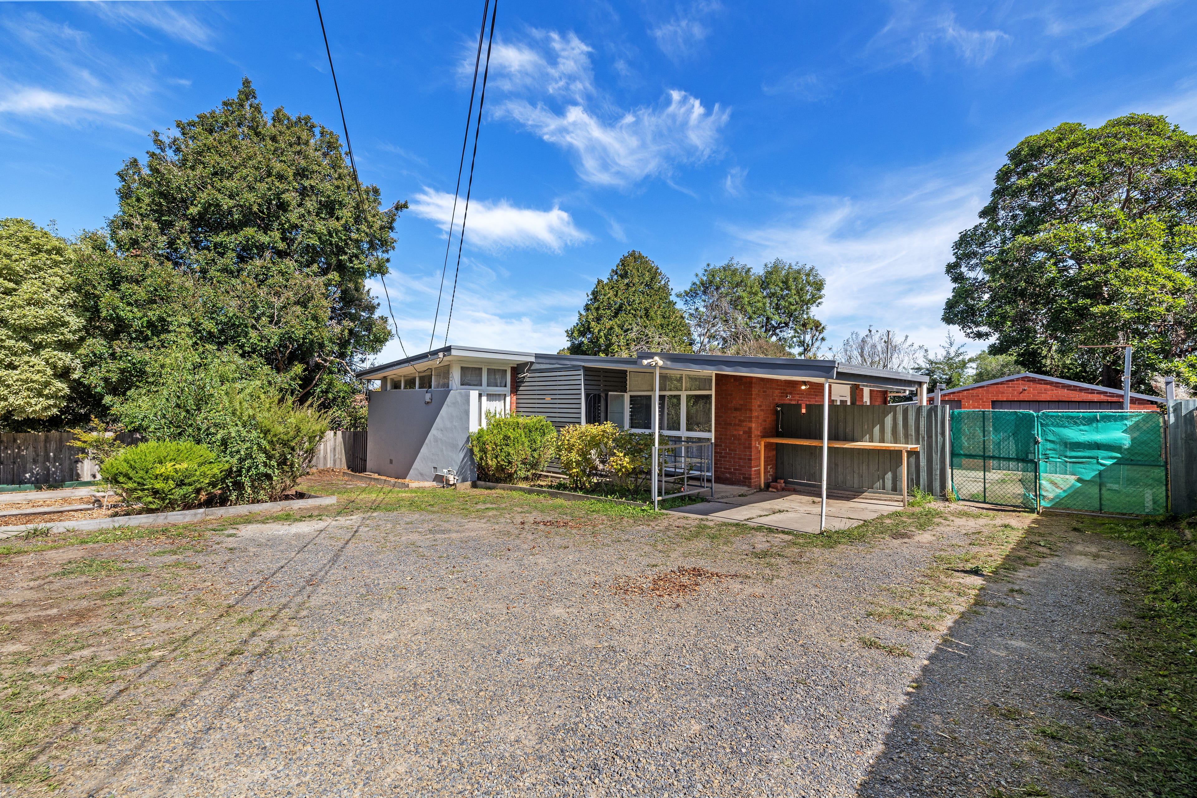85 Forest Road, Ferntree Gully — listing photograph 3