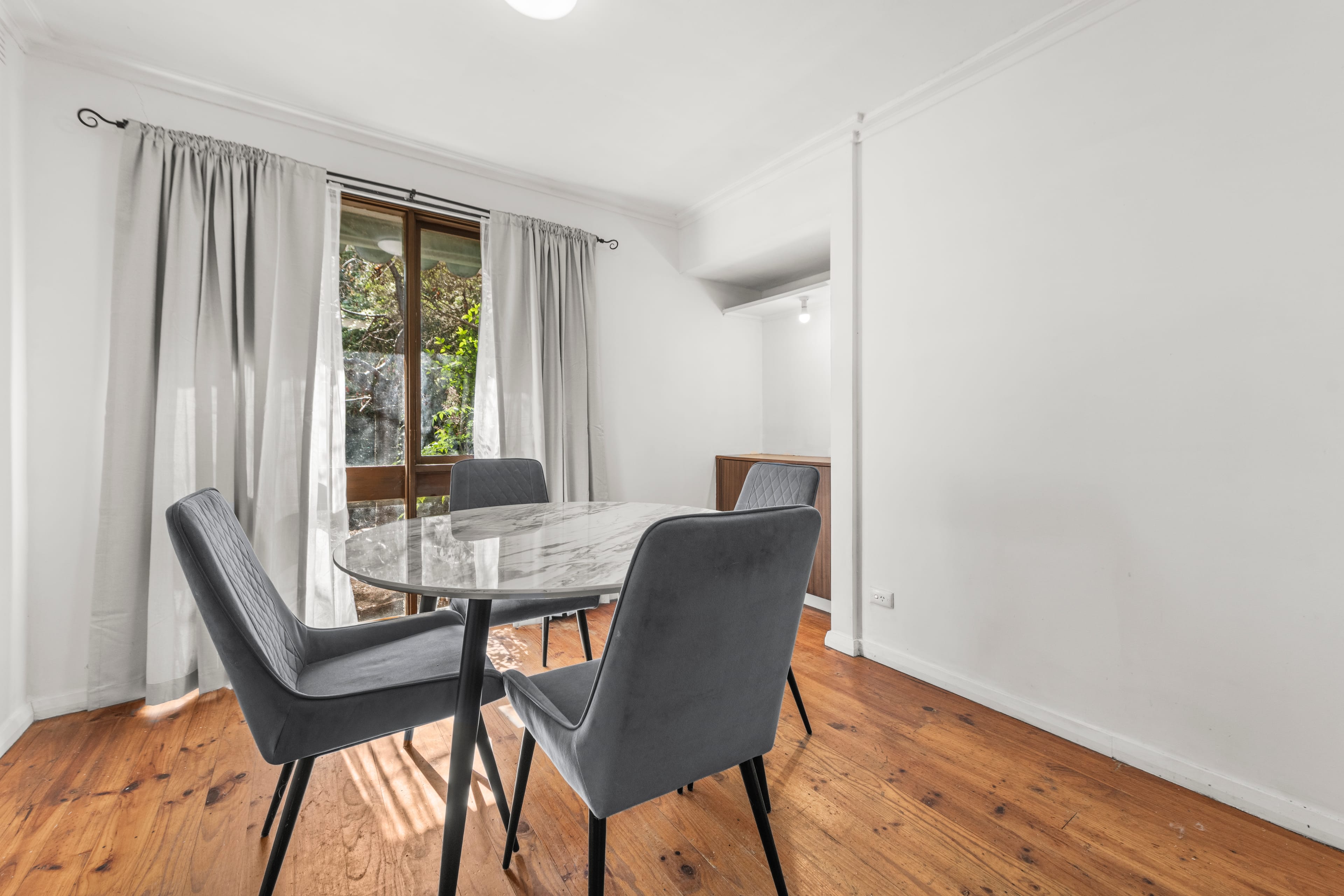16 Tunbridge Way, Ferntree Gully — listing photograph 9