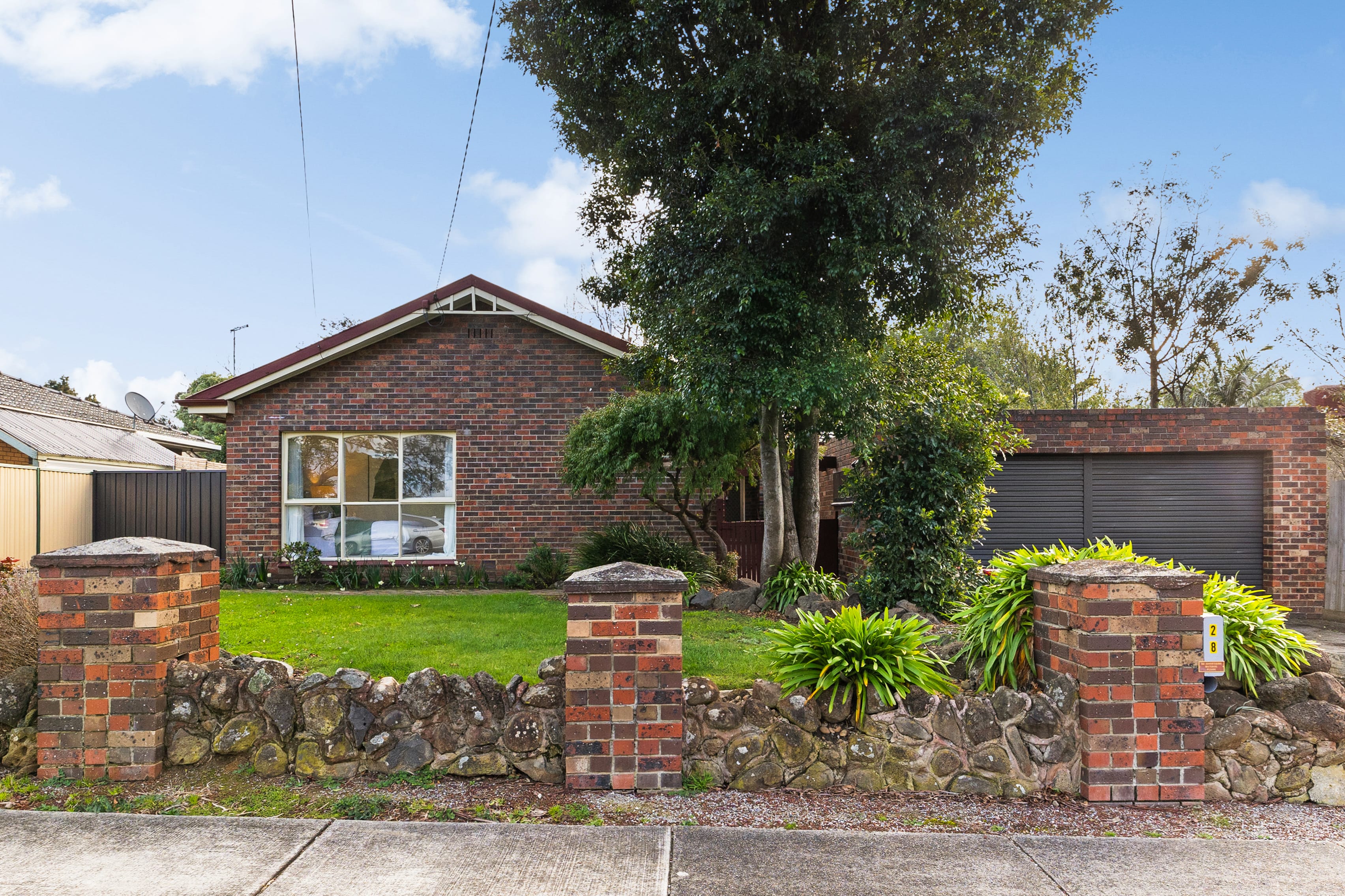 28 Renwick Road, Ferntree Gully — listing photograph 2