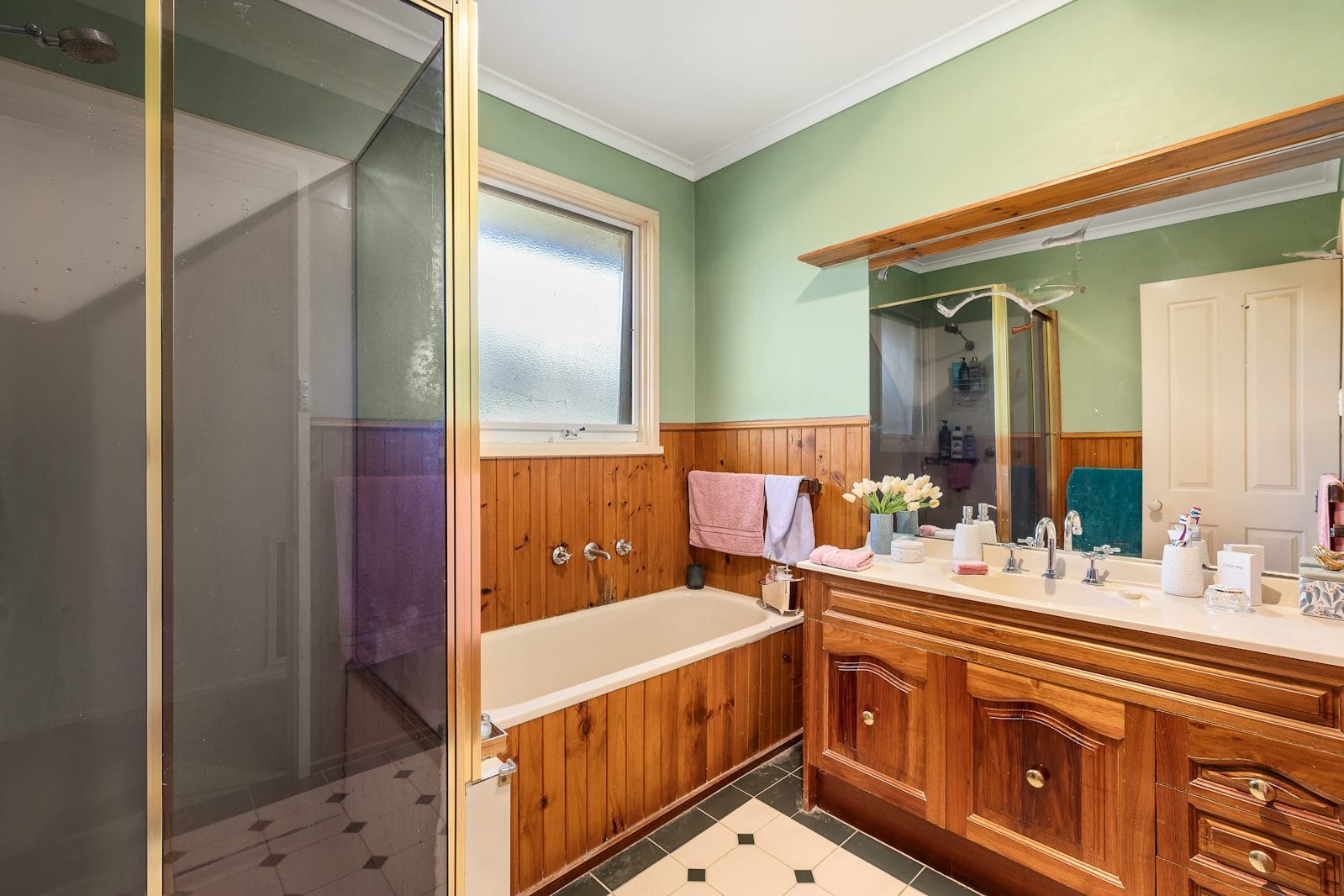 64 Holme Road, Ferntree Gully — listing photograph 9