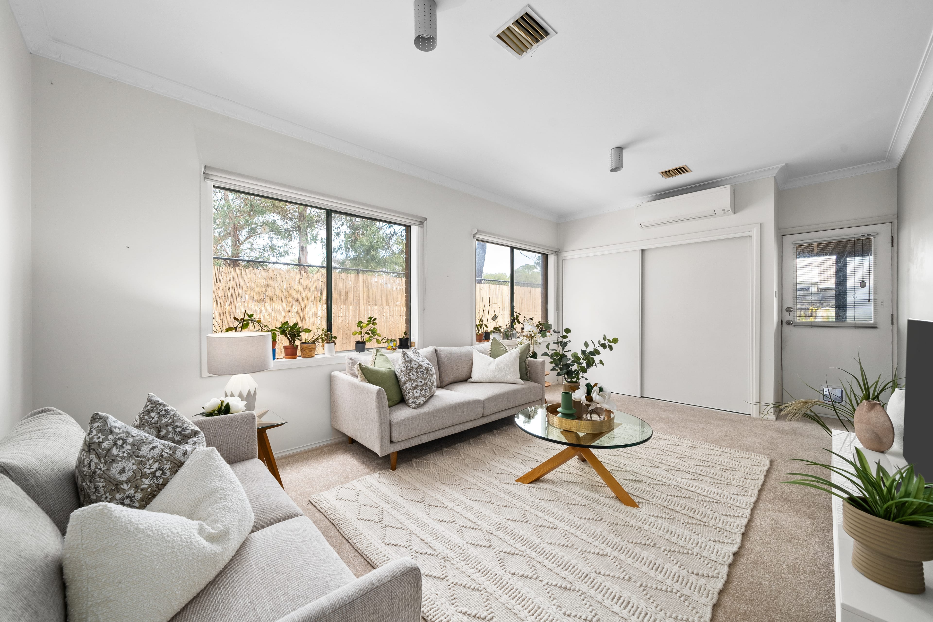 8 Cassinia Close, Knoxfield — listing photograph 6