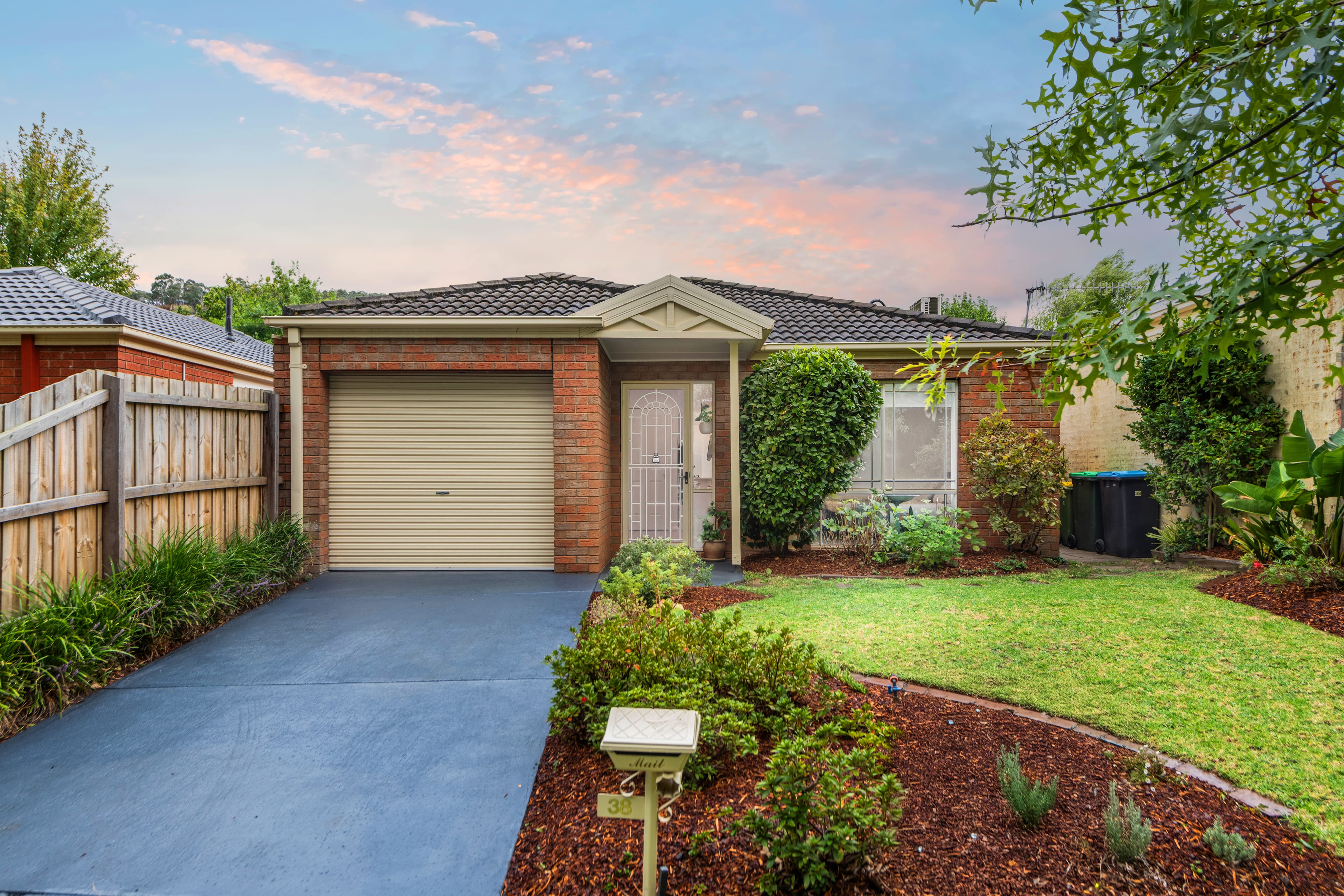 38 Forest Oak Drive, Upper Ferntree Gully — listing photograph 2