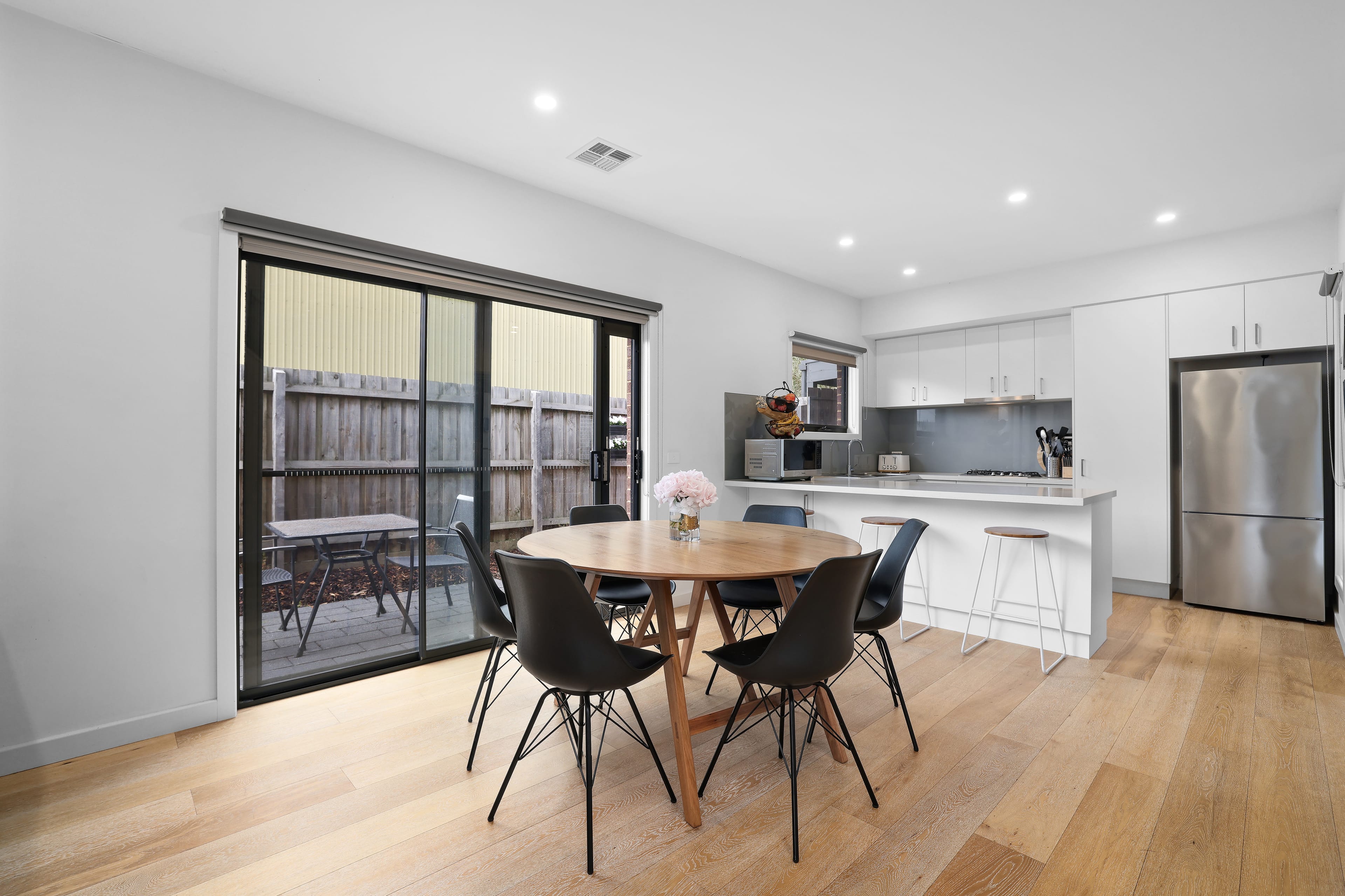 4 Van Close, Kilsyth — listing photograph 4