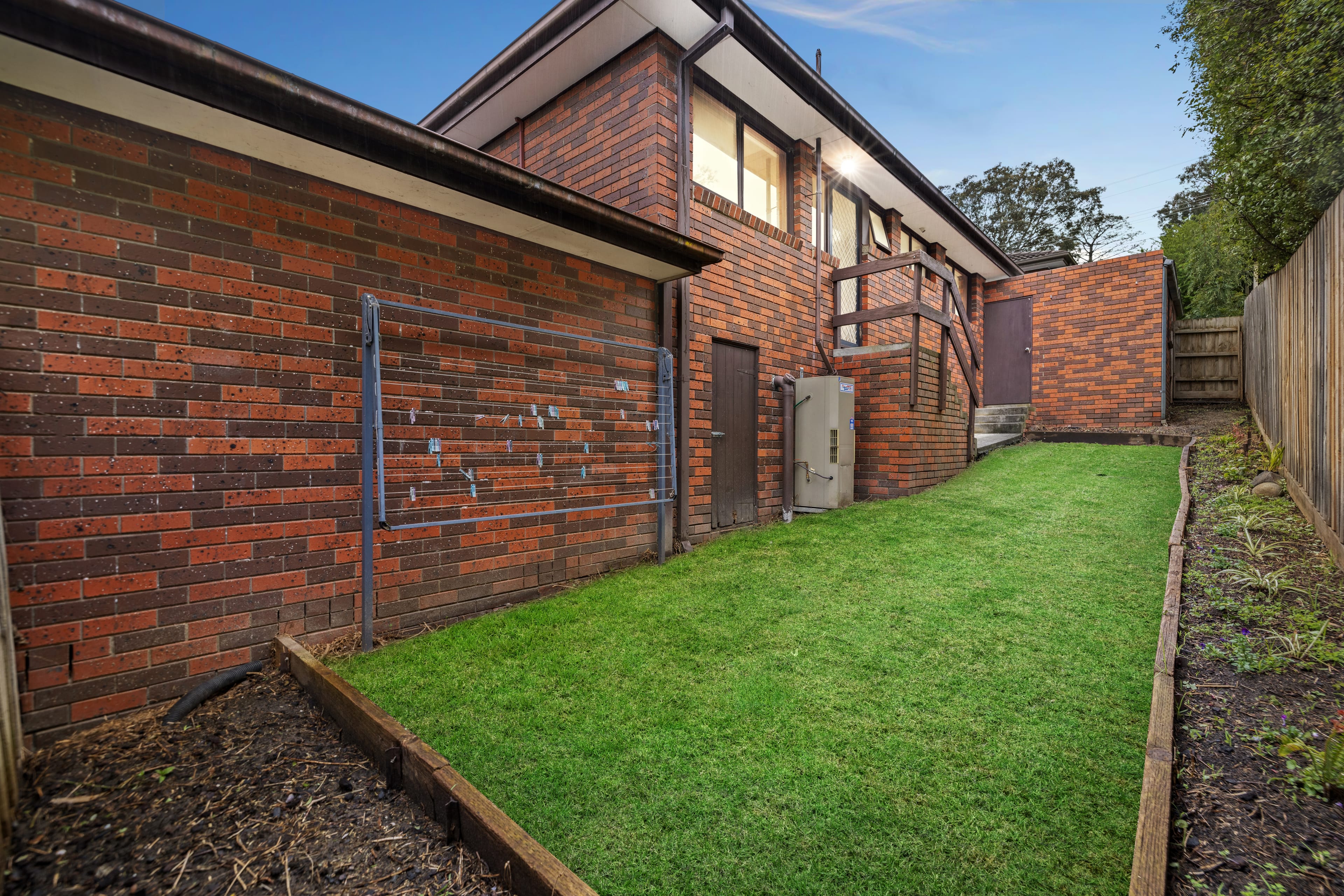 2/4 The Crescent, Ferntree Gully — listing photograph 9