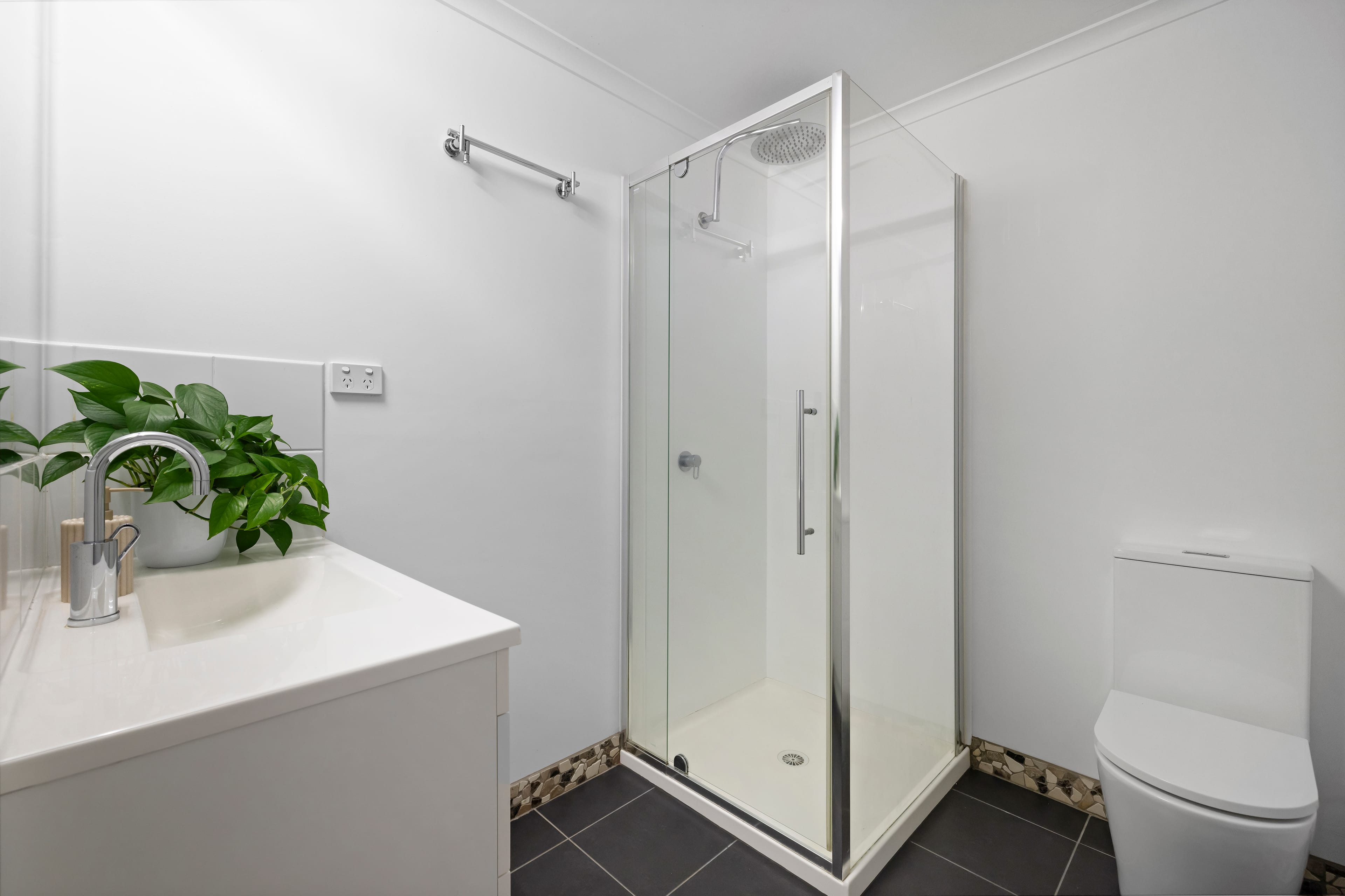 19 Bates Avenue, Upper Ferntree Gully — listing photograph 16